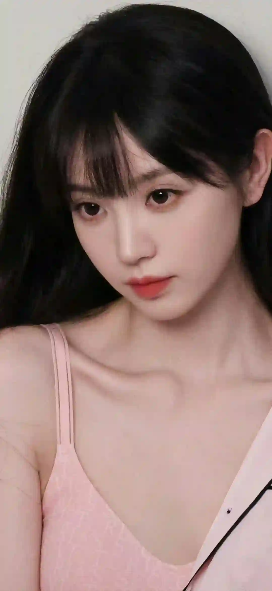 粉红色吊带装 清纯美女 田曦薇 忧郁