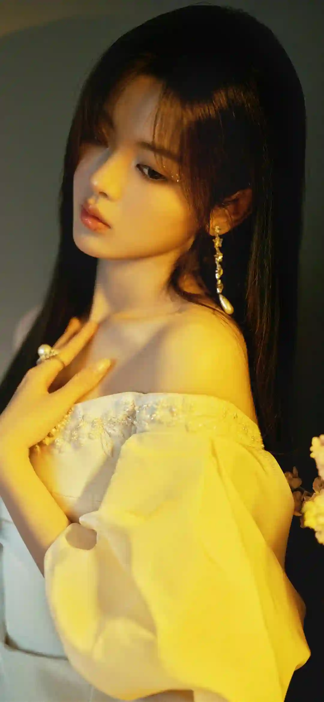 美女明星壁纸 杨超越 性感美女 白色裙子 长发白裙美女