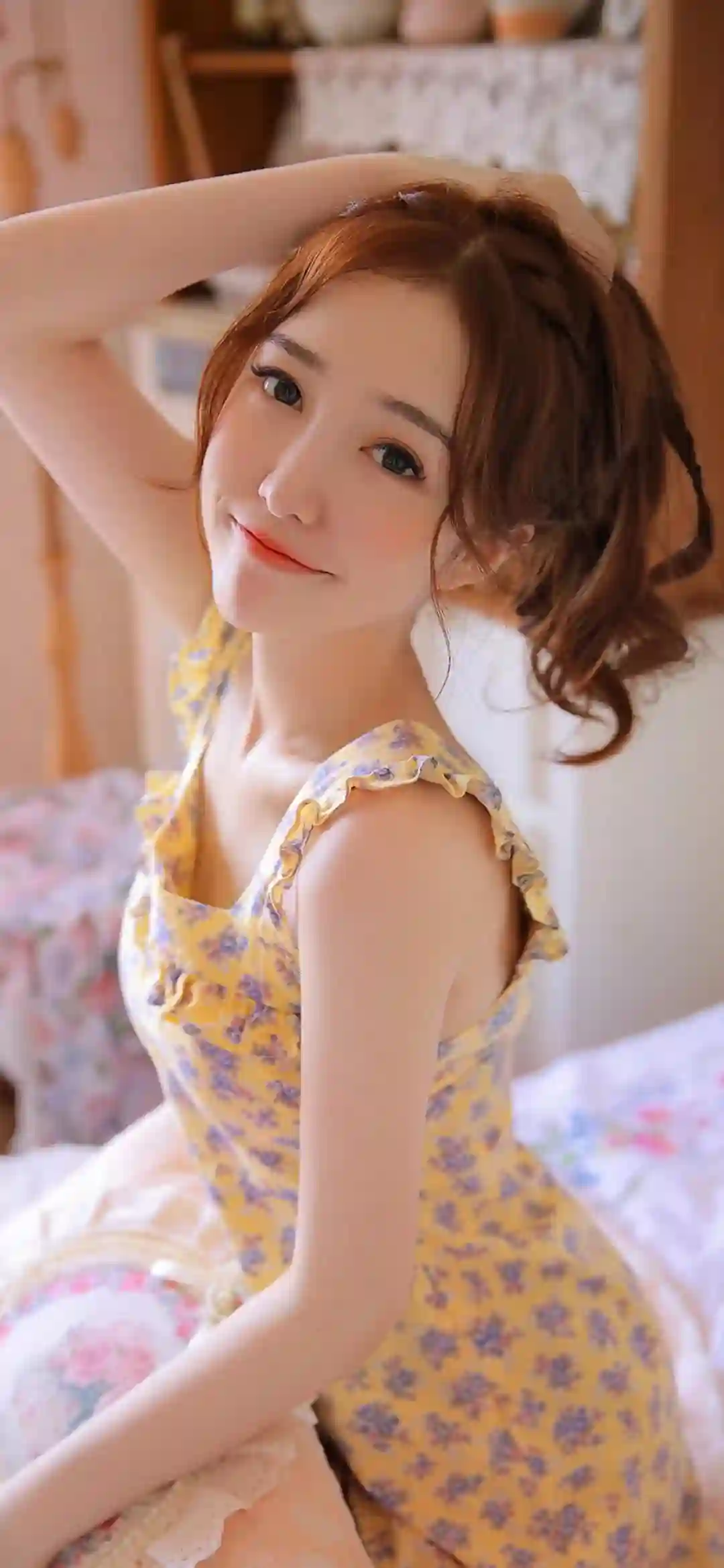 可爱女孩 黄色碎花长裙