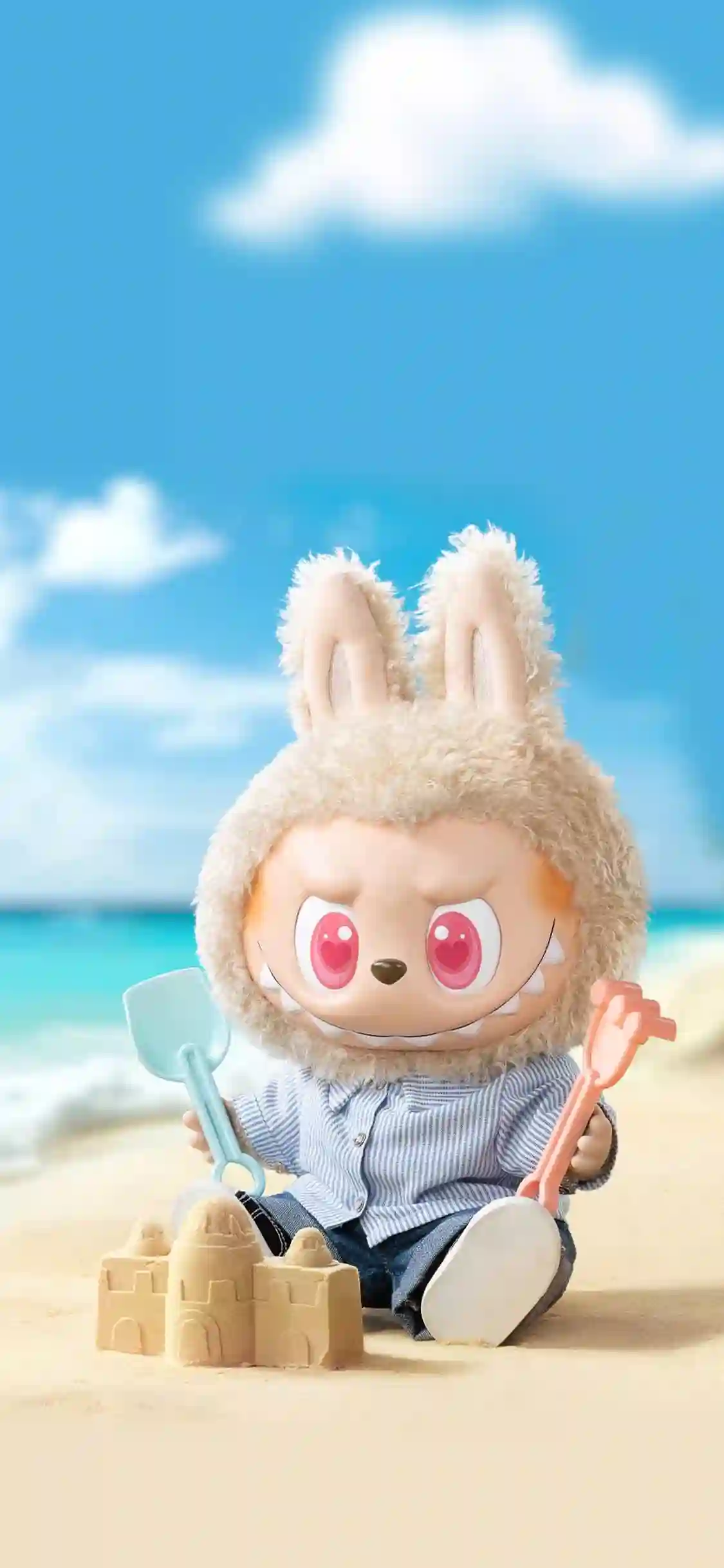 海边玩沙子的布偶娃娃 可爱
