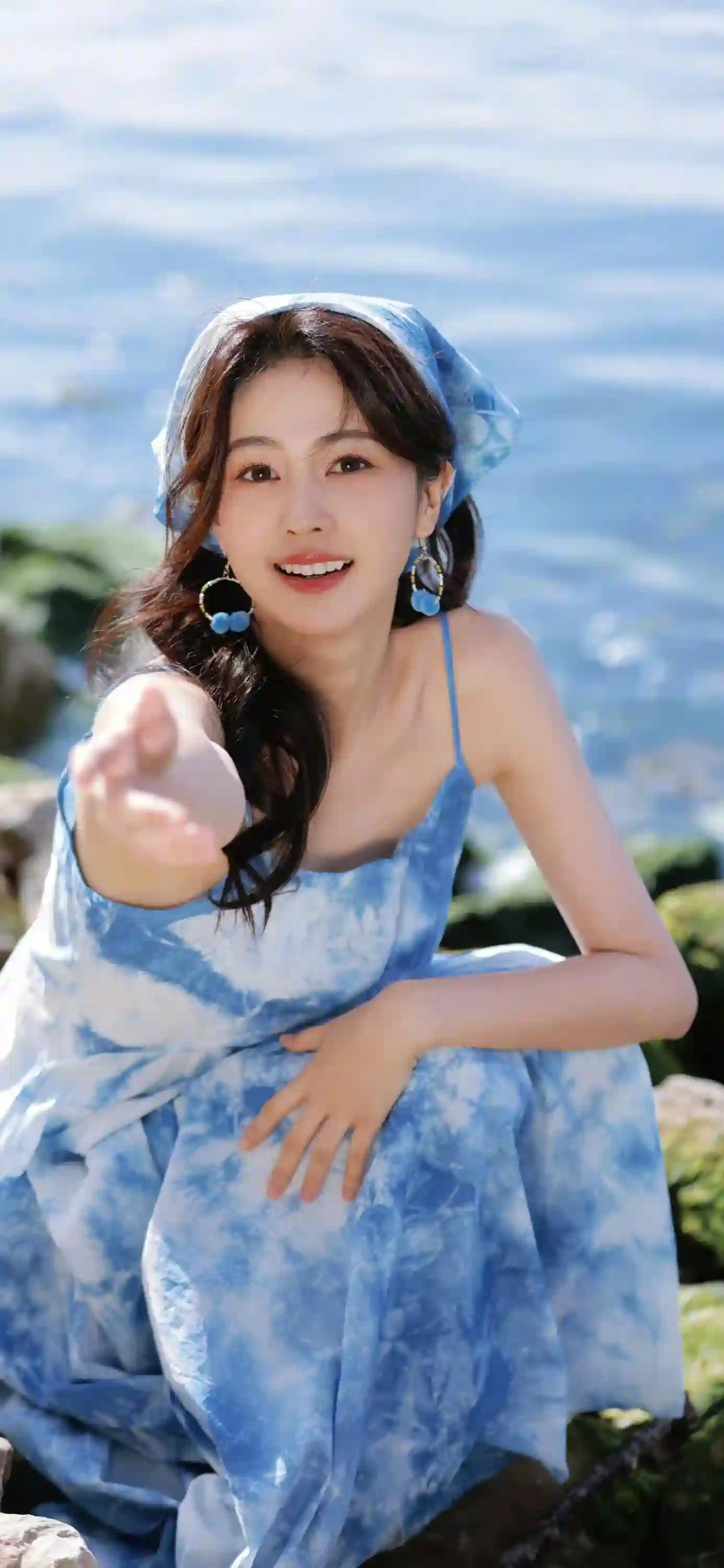 白鹿 可爱美女 蓝色吊带裙👗