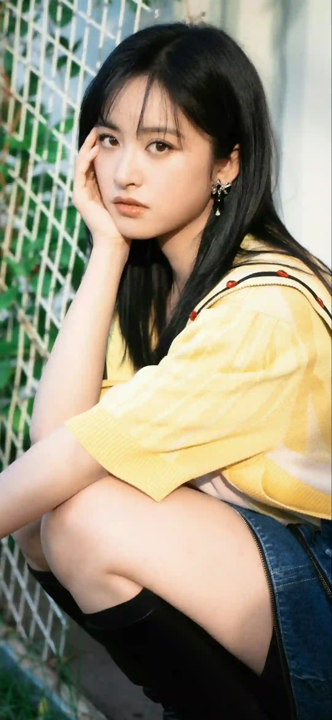 美女壁纸 明星 沈月 发呆的女孩