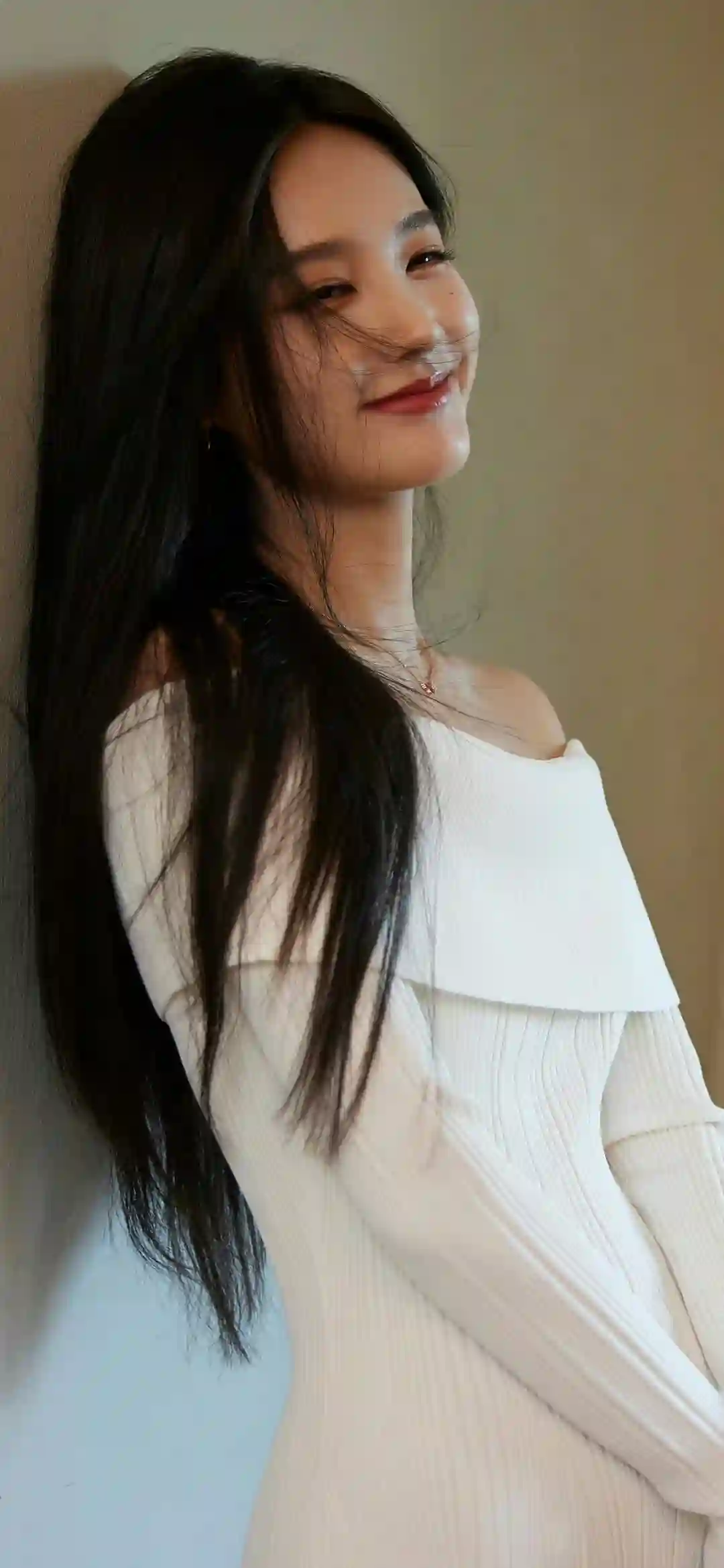 李一桐 白色长裙 微笑
