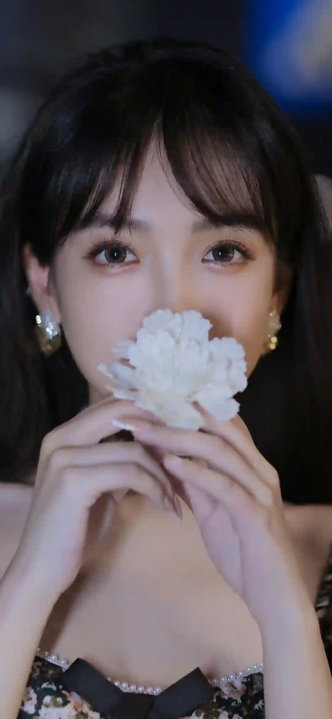 清纯唯美 拿着白色花朵的长发清纯美女 唯美