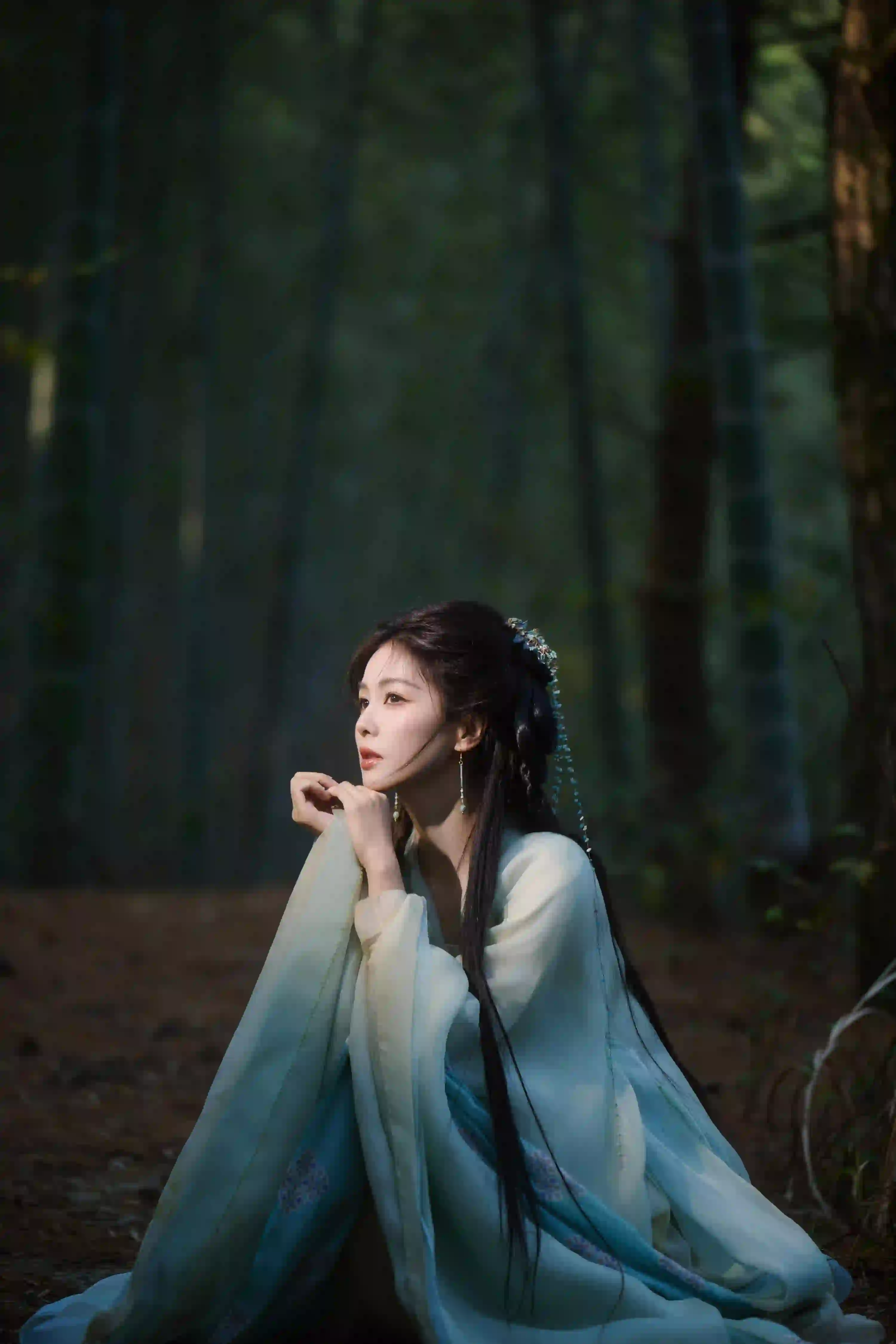 蓝色古风汉服 白鹿 长发美女 