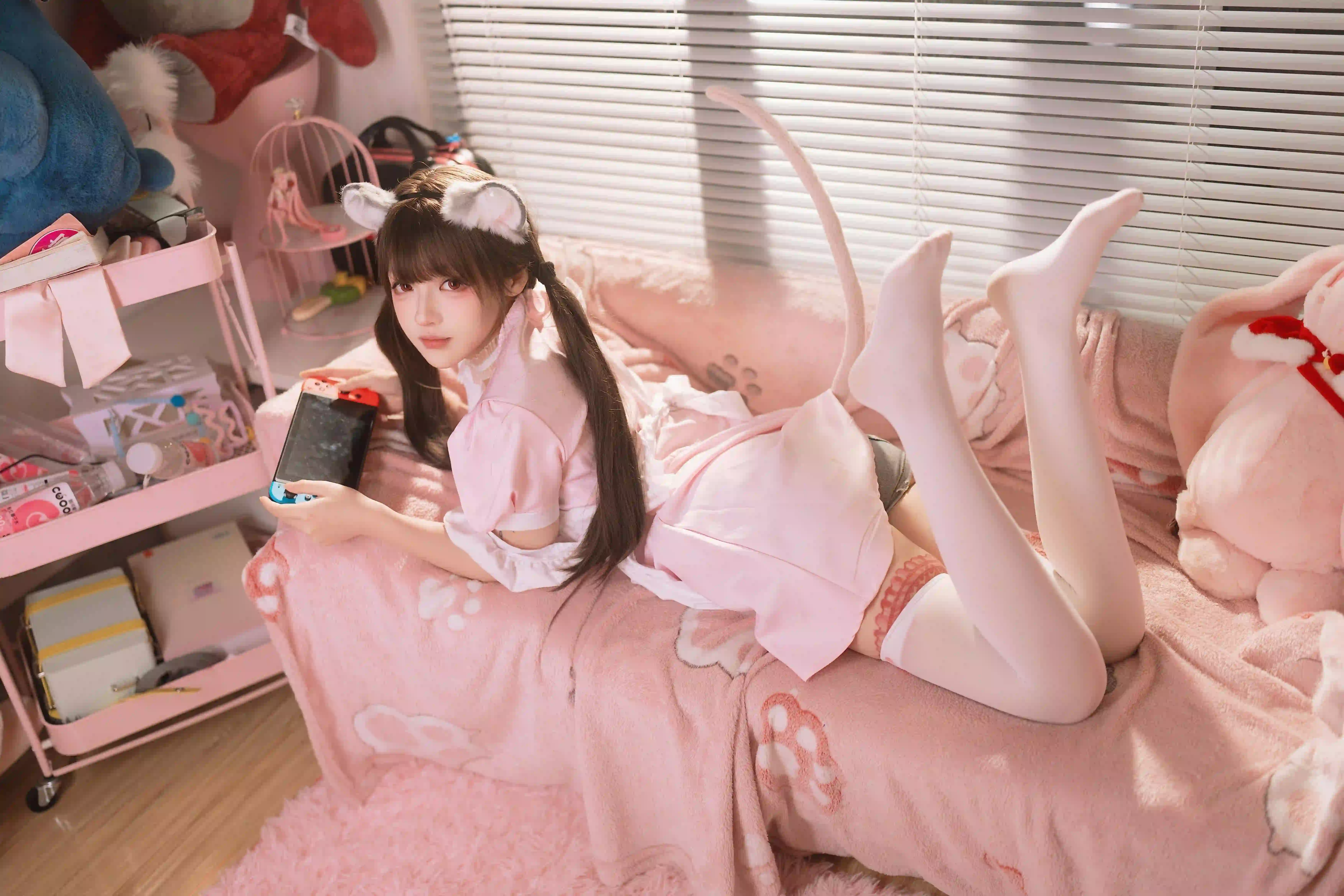 可爱女孩 性感美女 粉色 丝袜 白色丝袜 