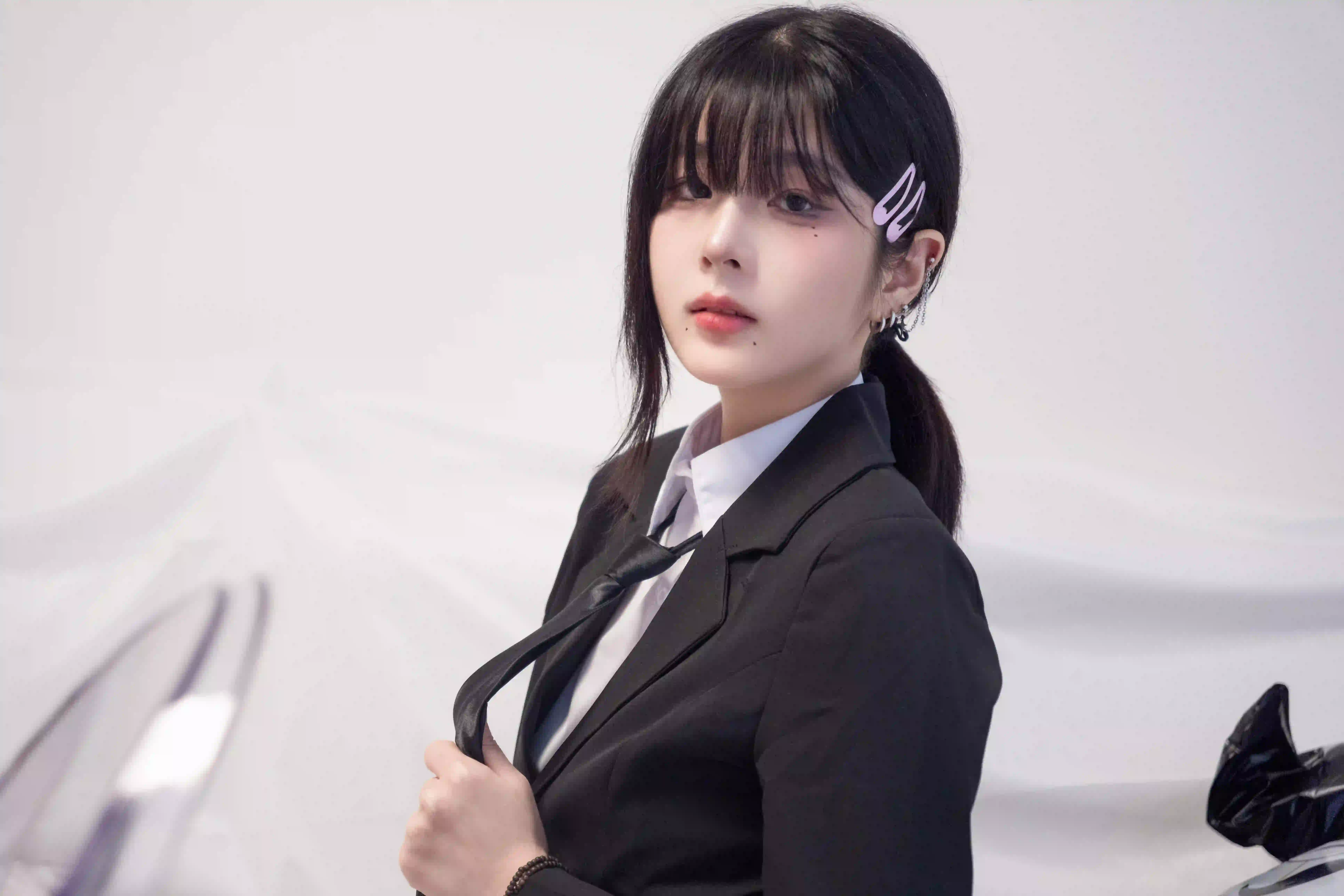 西装美女 职业穿搭 黑丝西装 发卡 清纯美女
