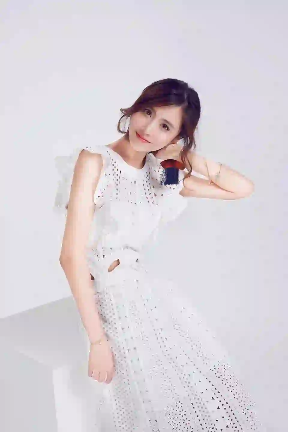 长发白裙美女 纯白色背景 