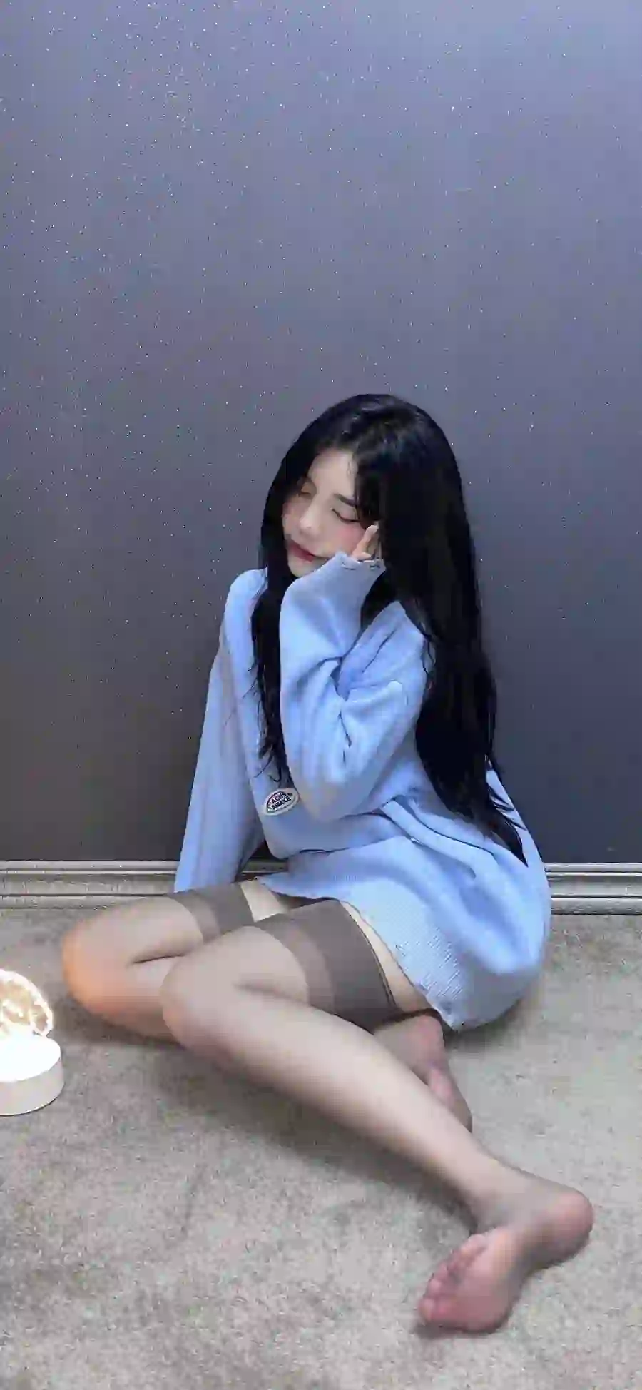 坐在地上的长腿黑丝美女 黑丝 黑色丝袜 长腿美女