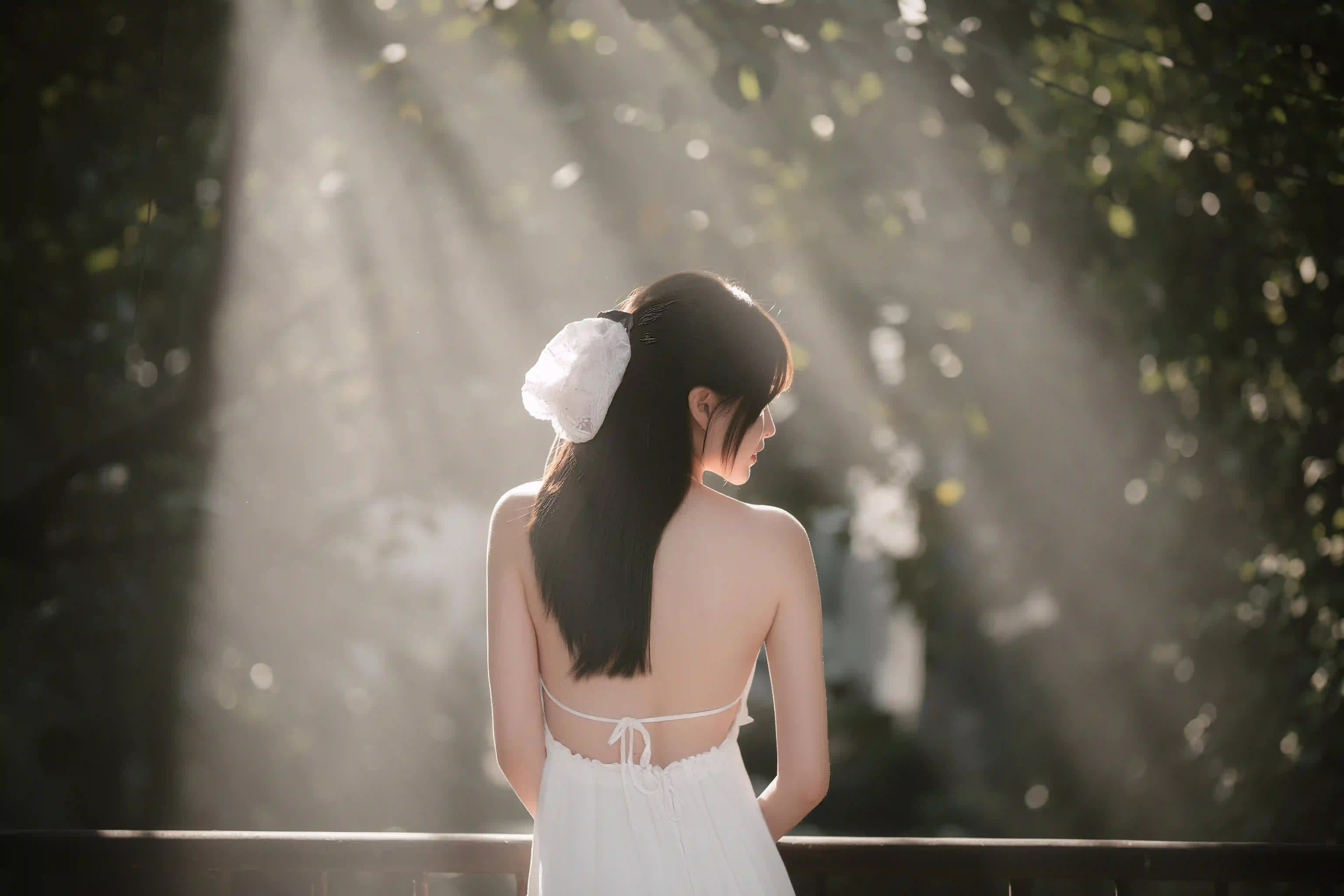 美女 背影 白色裙子 