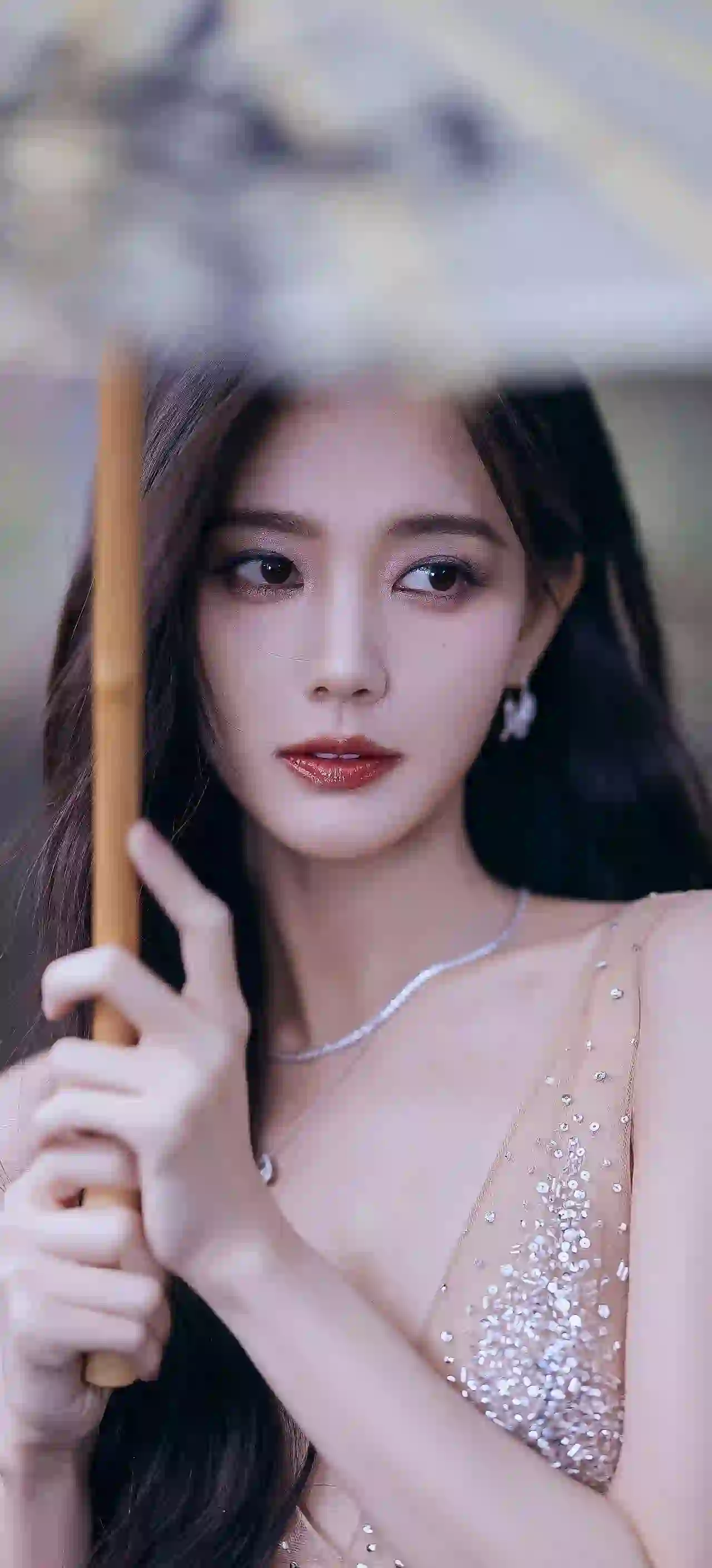 李一桐 长发性感美女 伞