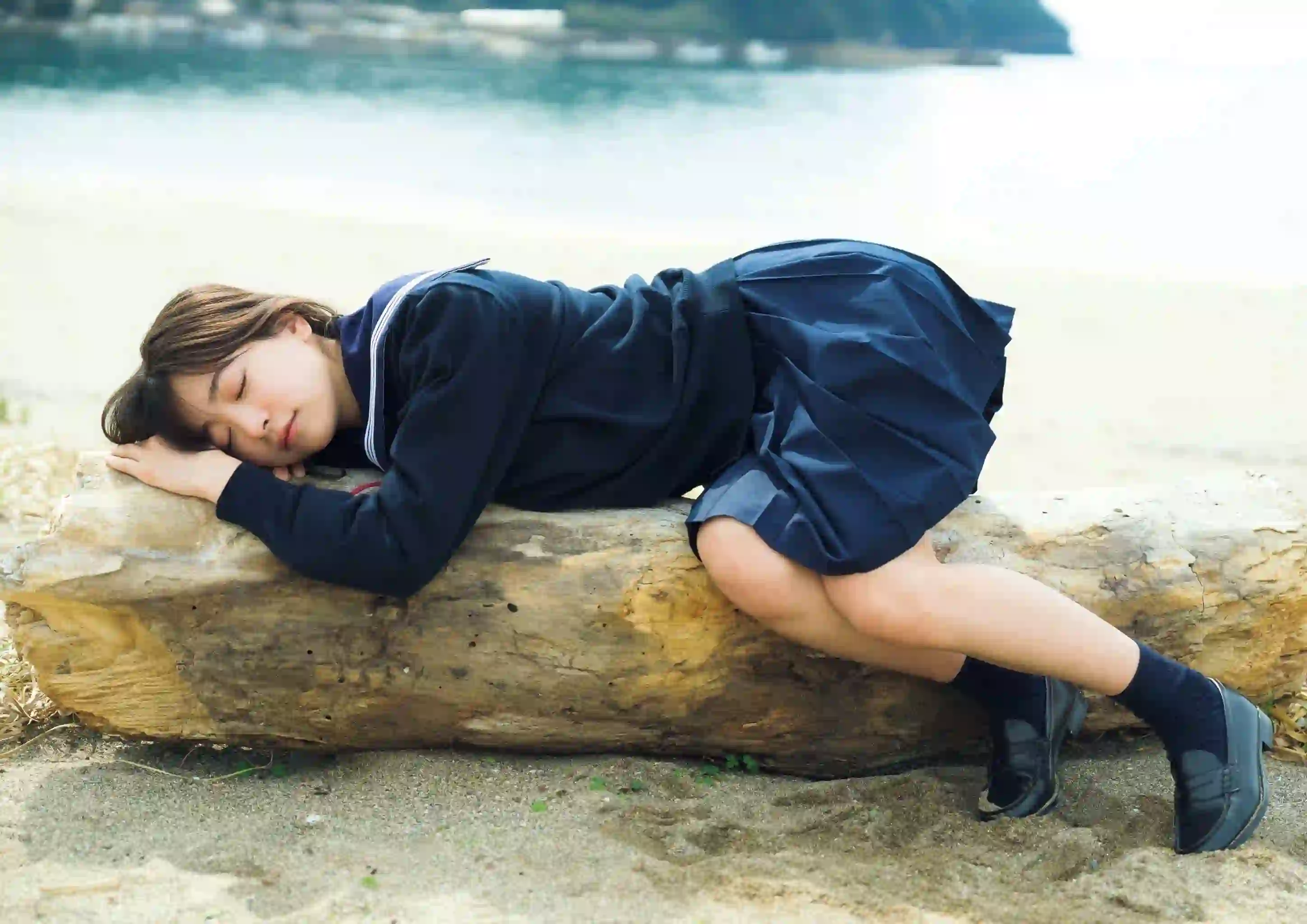 长发美女 jk穿搭 躺在木头上
