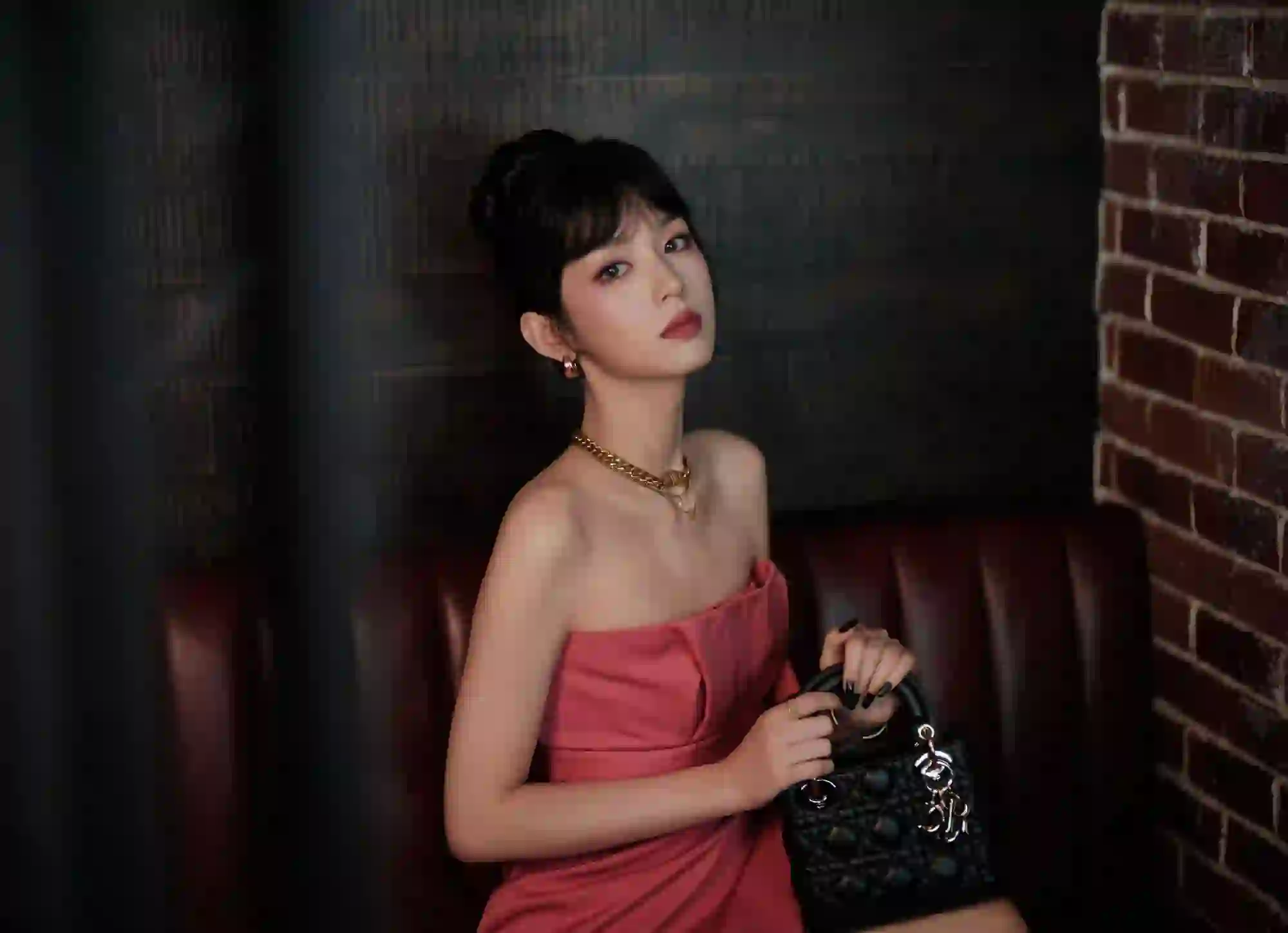 长发美女 抹胸穿搭 性感美女 周也 时尚