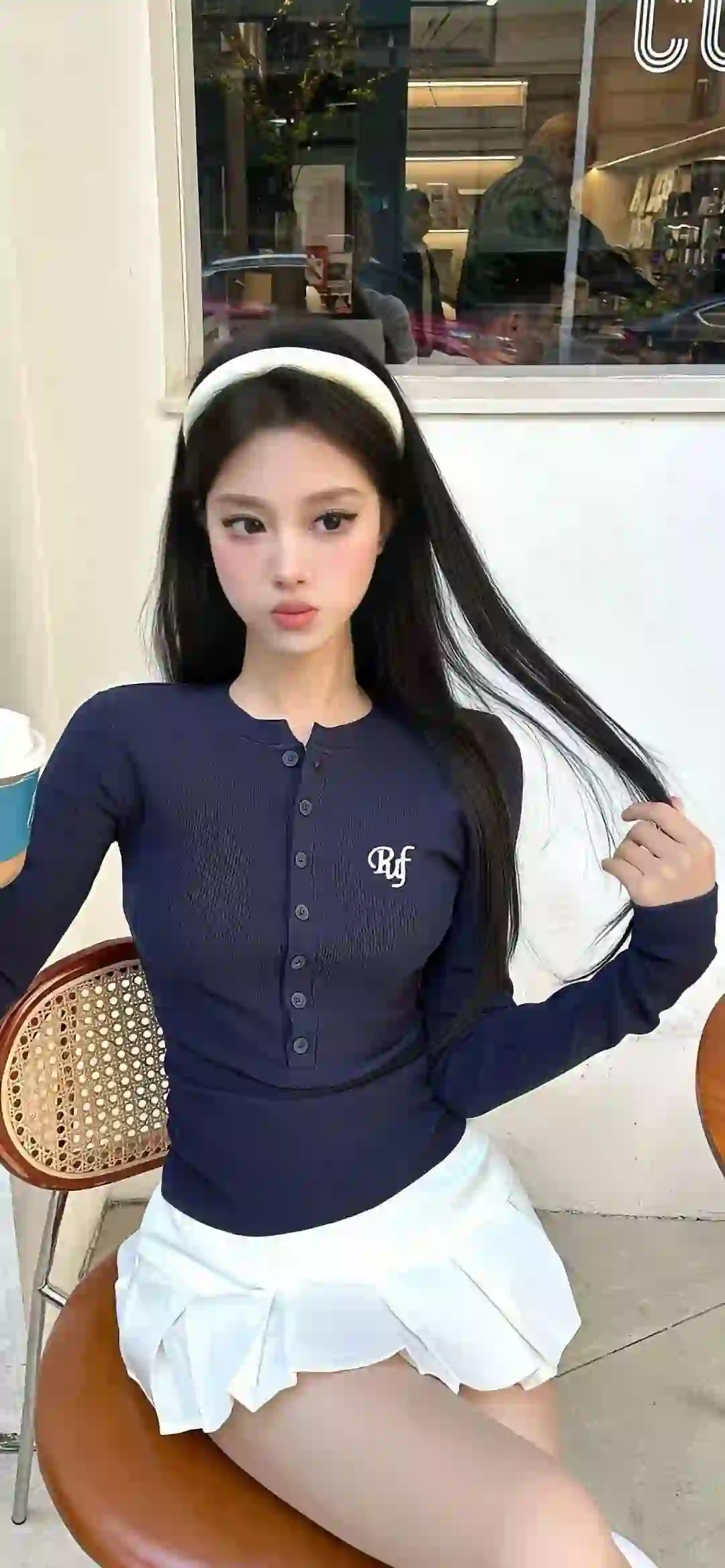 白色小短裙 长发美女