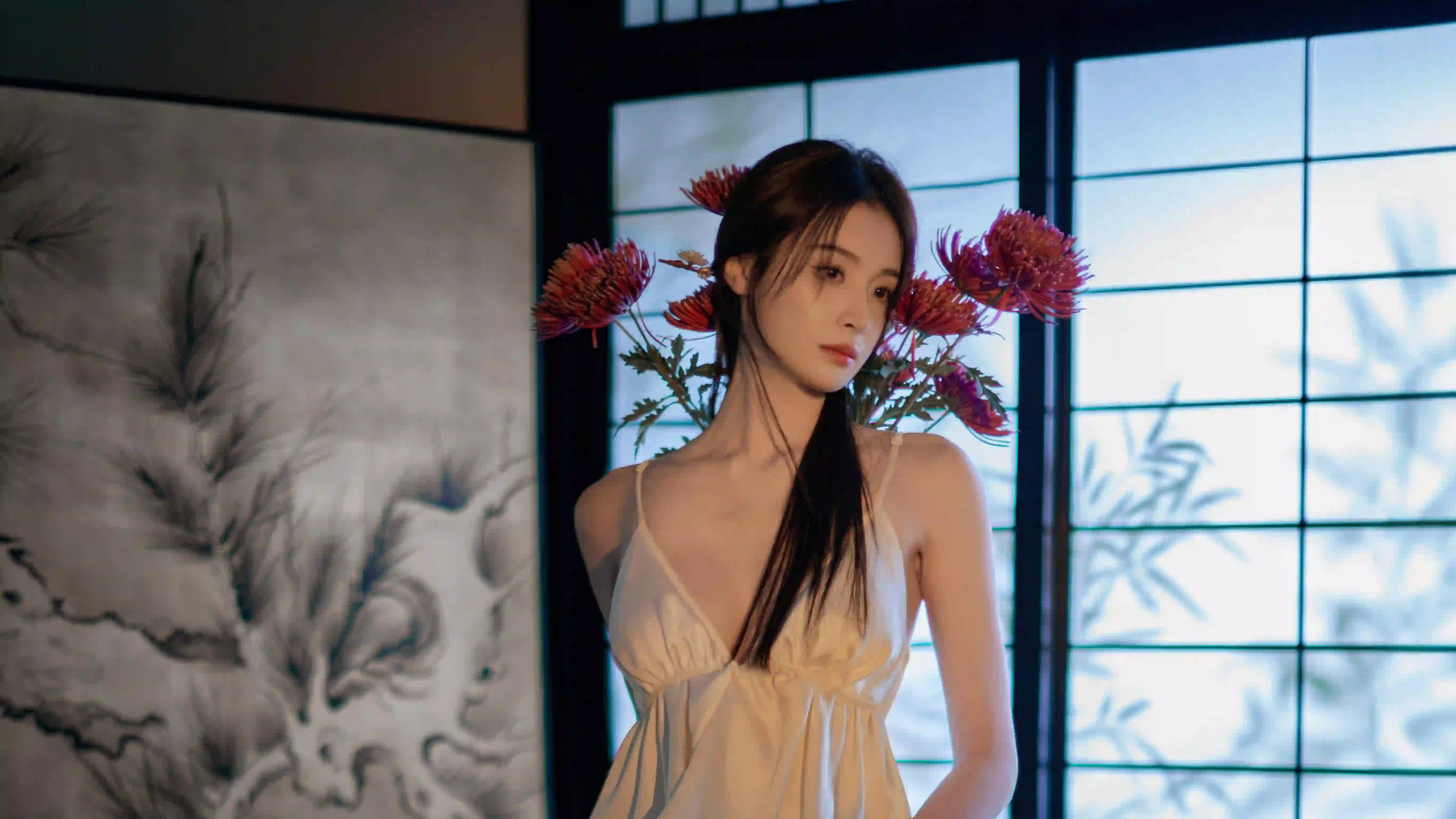 彼岸花 长发白裙吊带美女 居家写真 性感美女