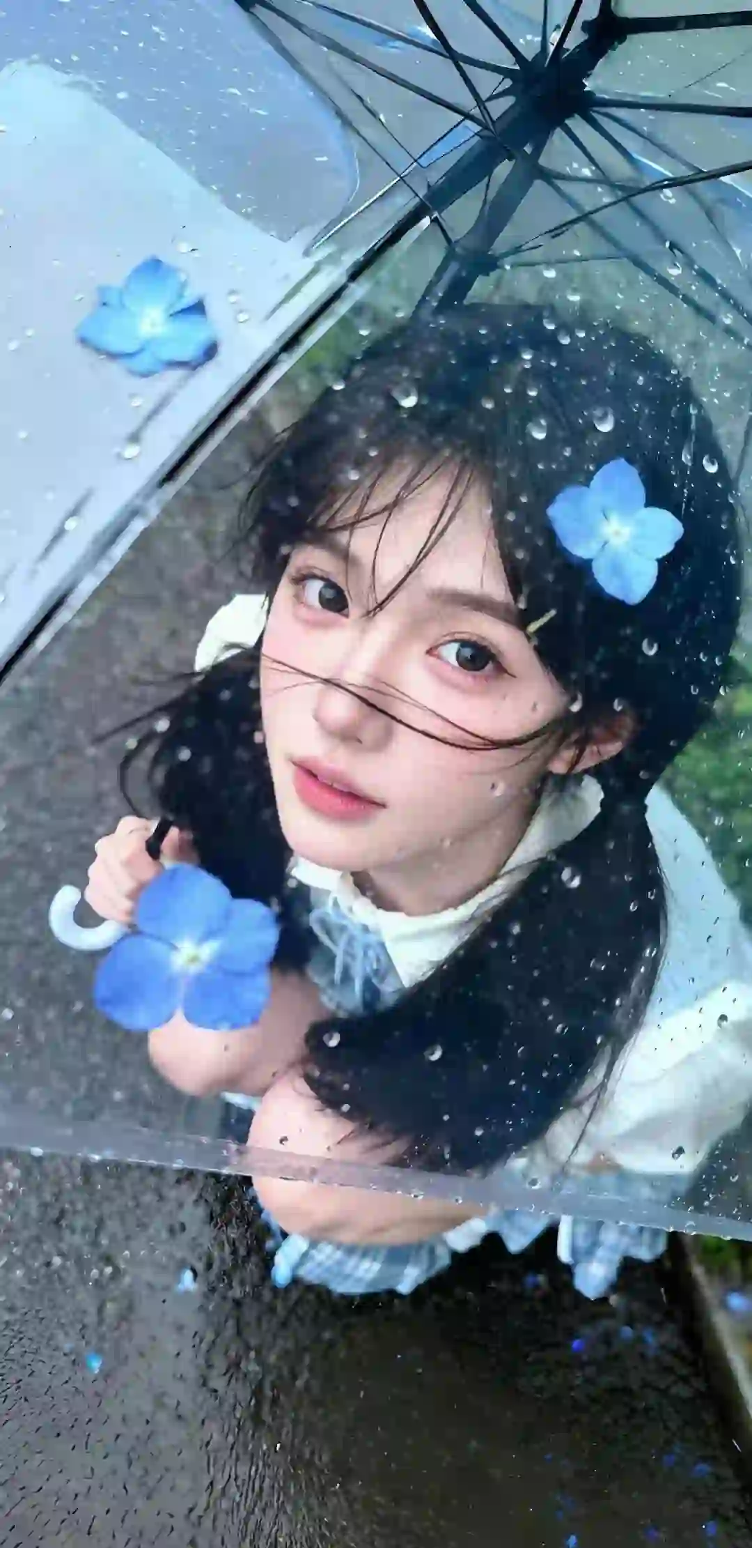 撑着雨伞的长发美女 jk穿搭 
