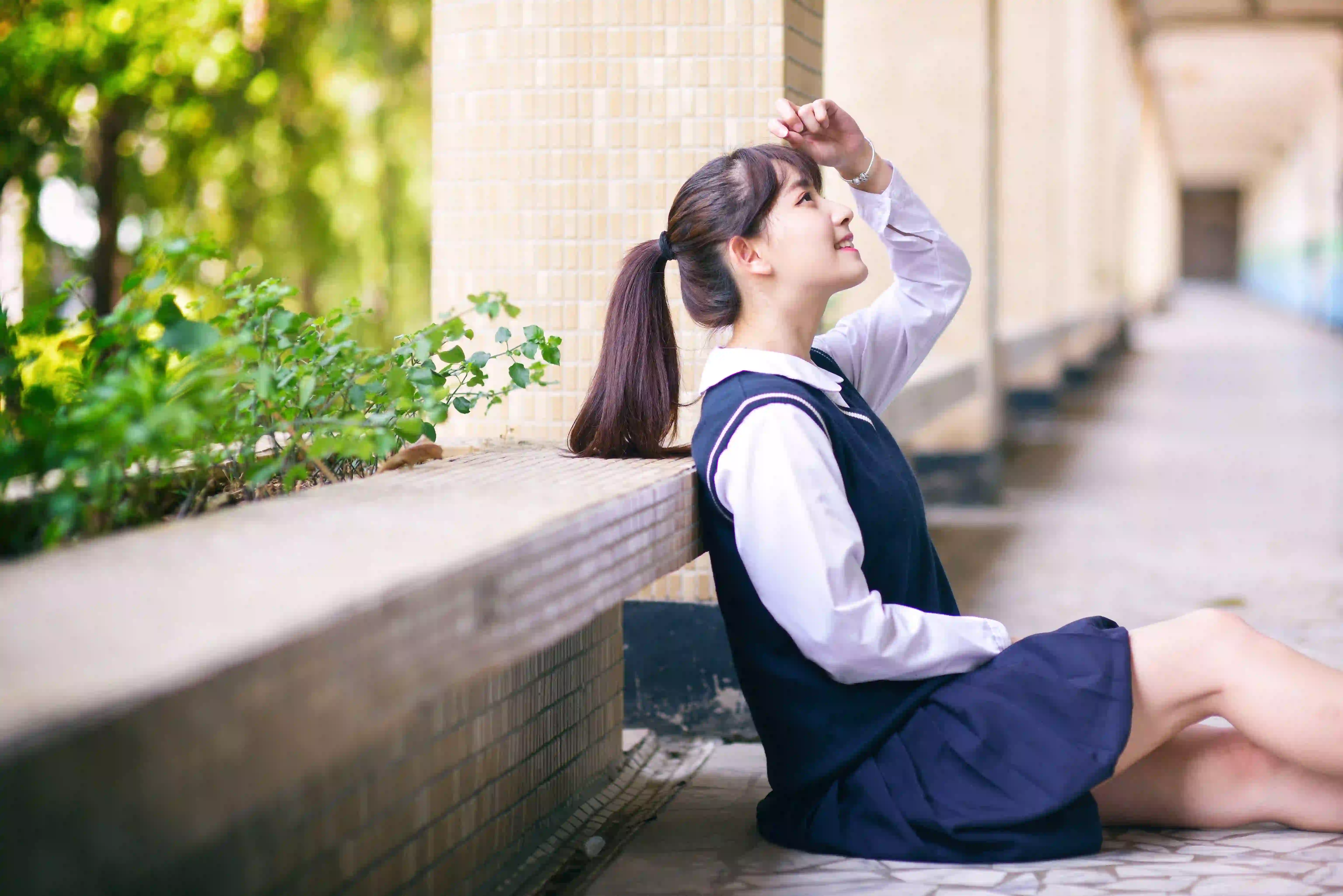 学院风格 jk穿搭 青春气息 长发美女 花台