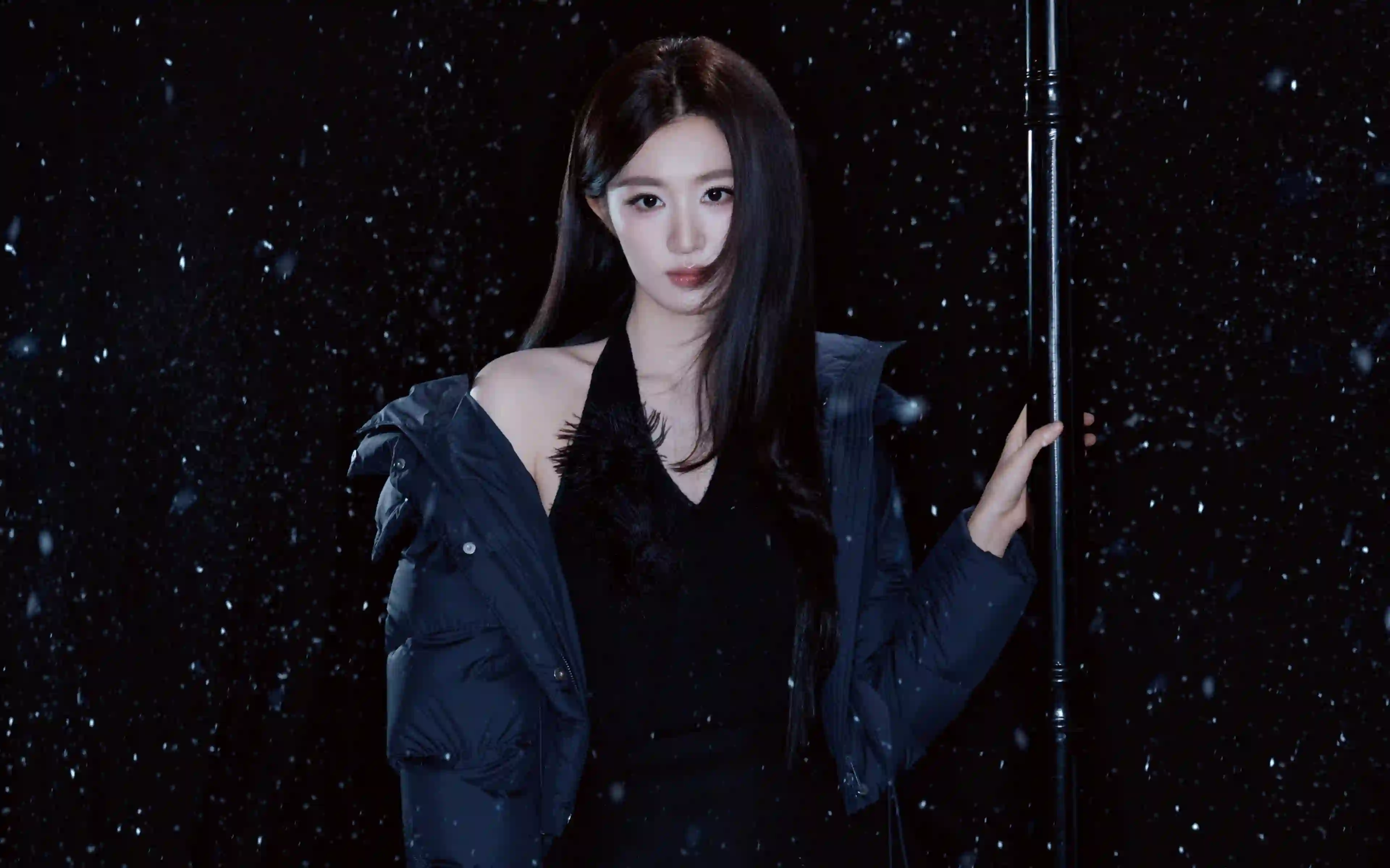 雪景 女子 写真 黑衣 暗调 长发 酷飒 氛围感 王楚然