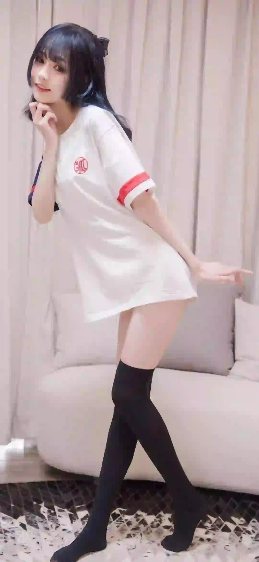 可爱女孩 白色T恤 居家 黑色丝袜 居家