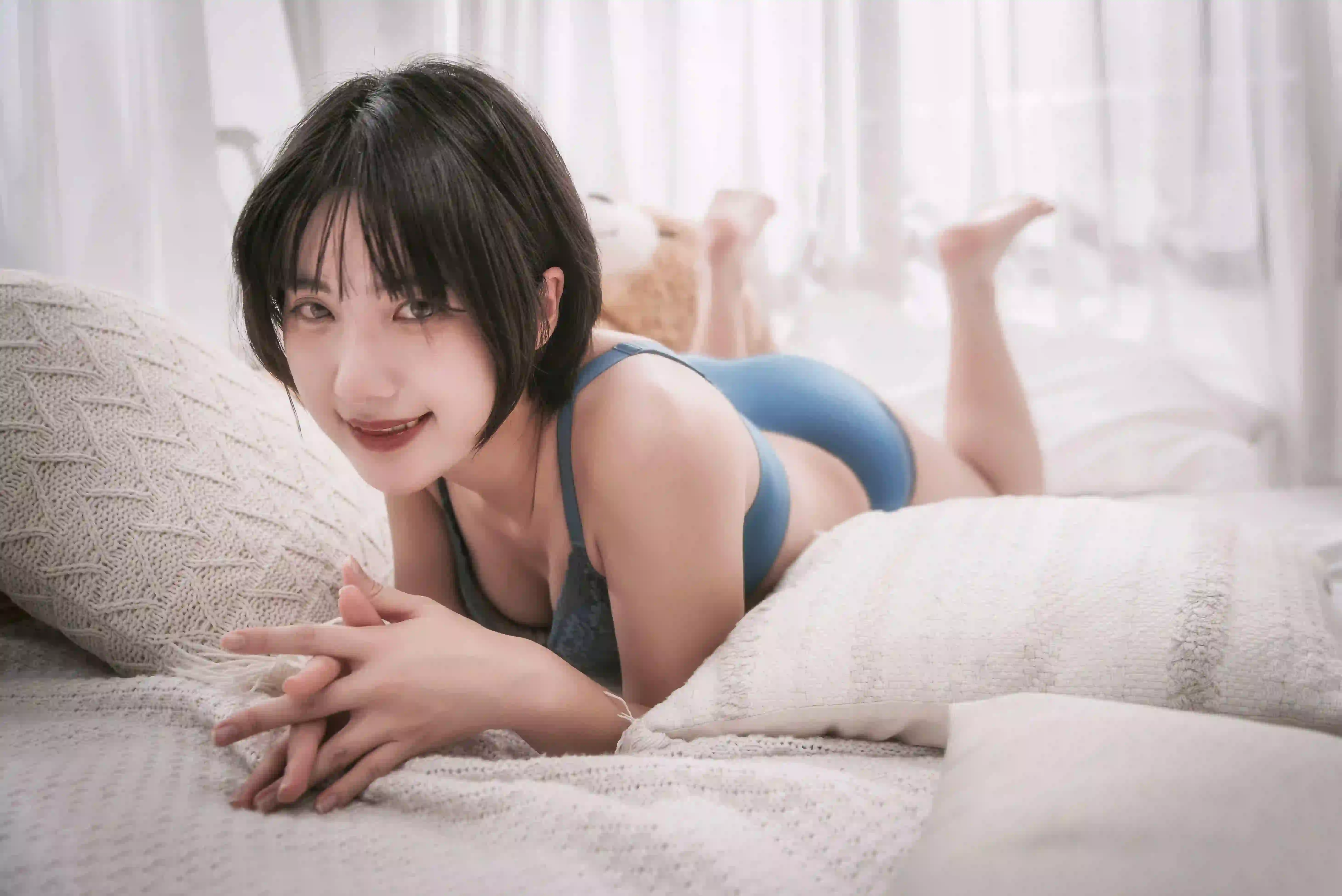 性感美女 居家写真 短发美女 泳装穿搭