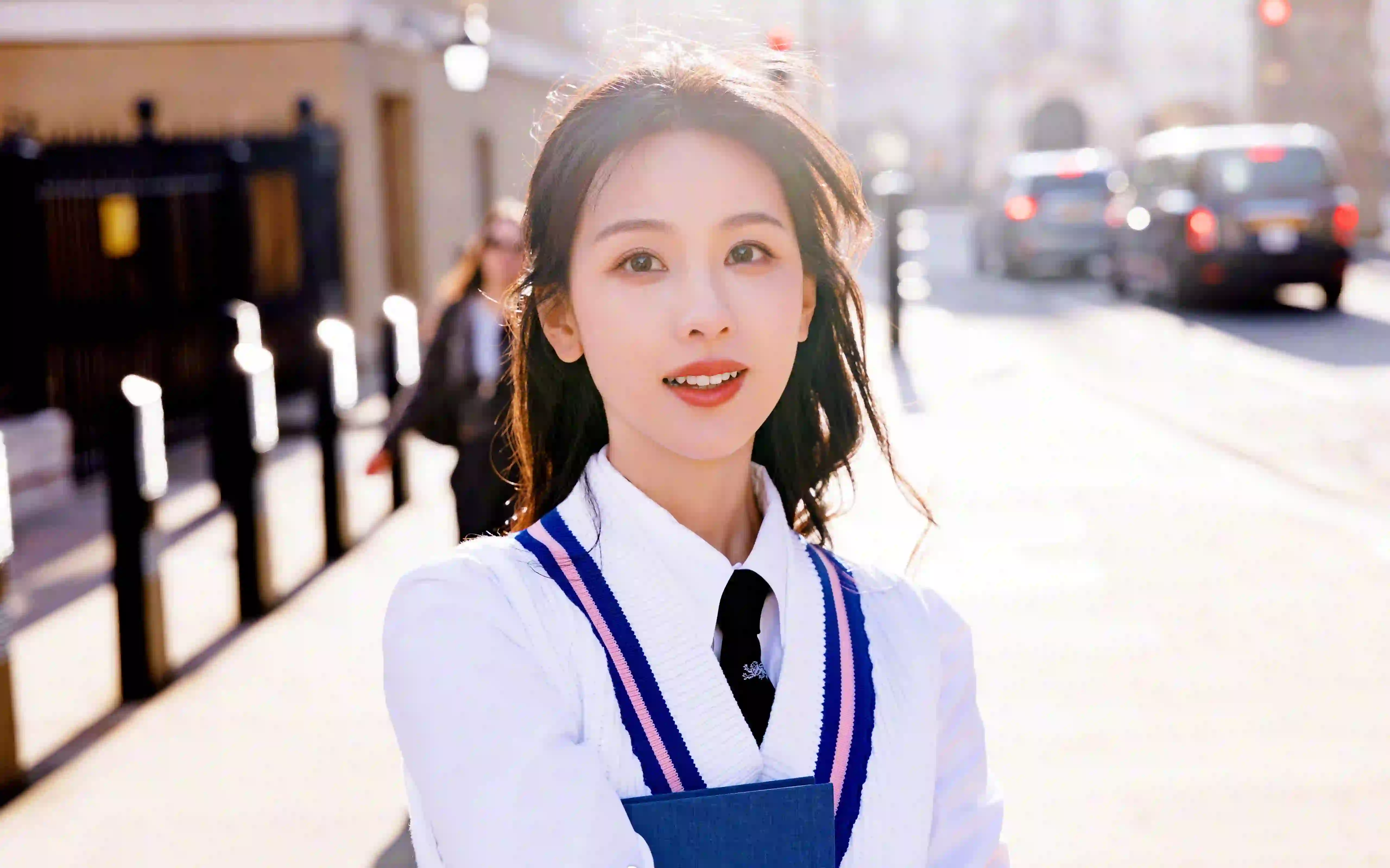 陈都灵 长发美女 白色衣服 户外