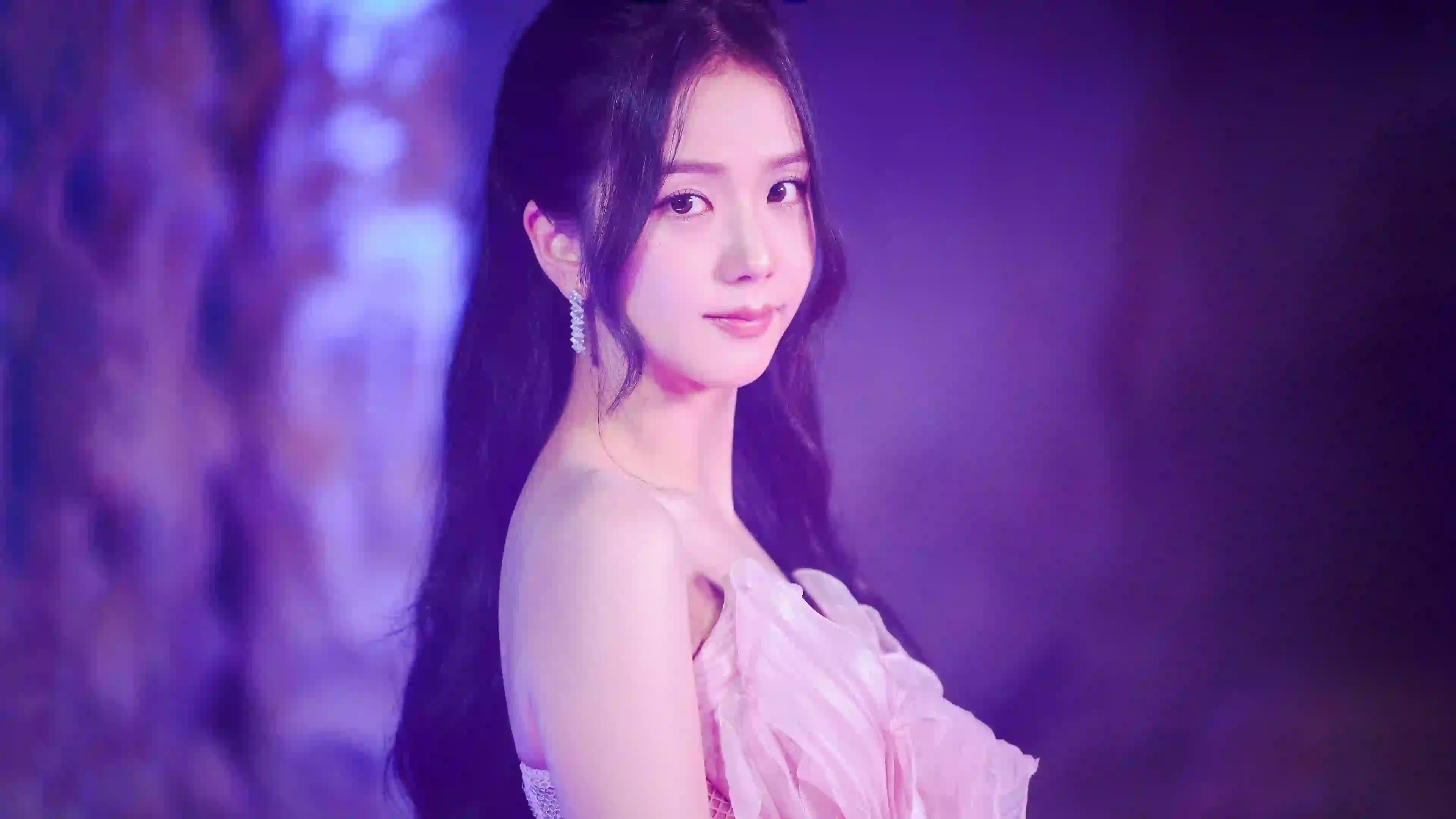 美女明星 紫色 粉红色裙子