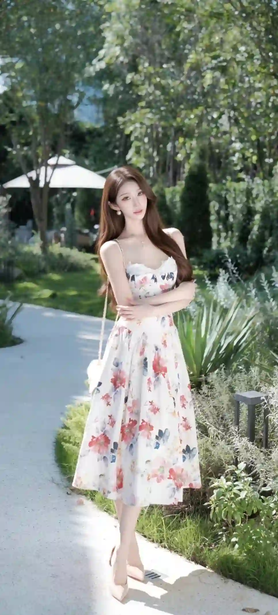 碎花裙 少女 花园 阳光 自然光 长发 连衣裙 户外