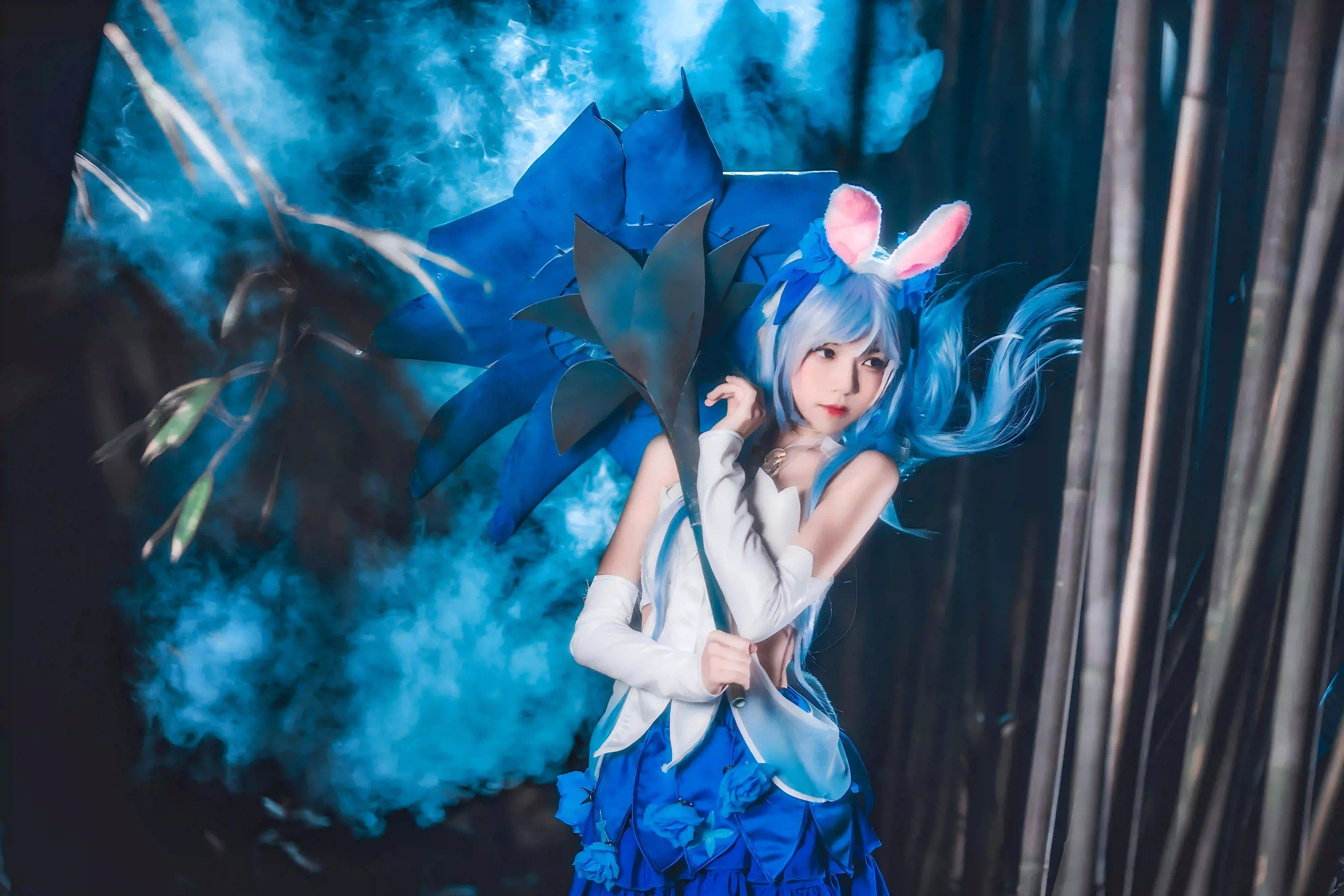 长发美女 coser 游戏角色 公孙离 蓝色头发 可爱