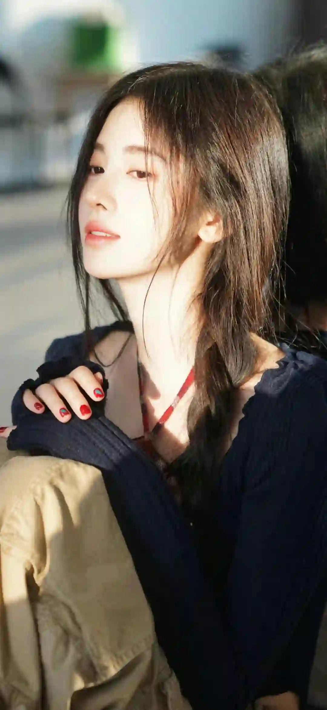 阳光打在脸上 长发清纯美女 鞠婧祎