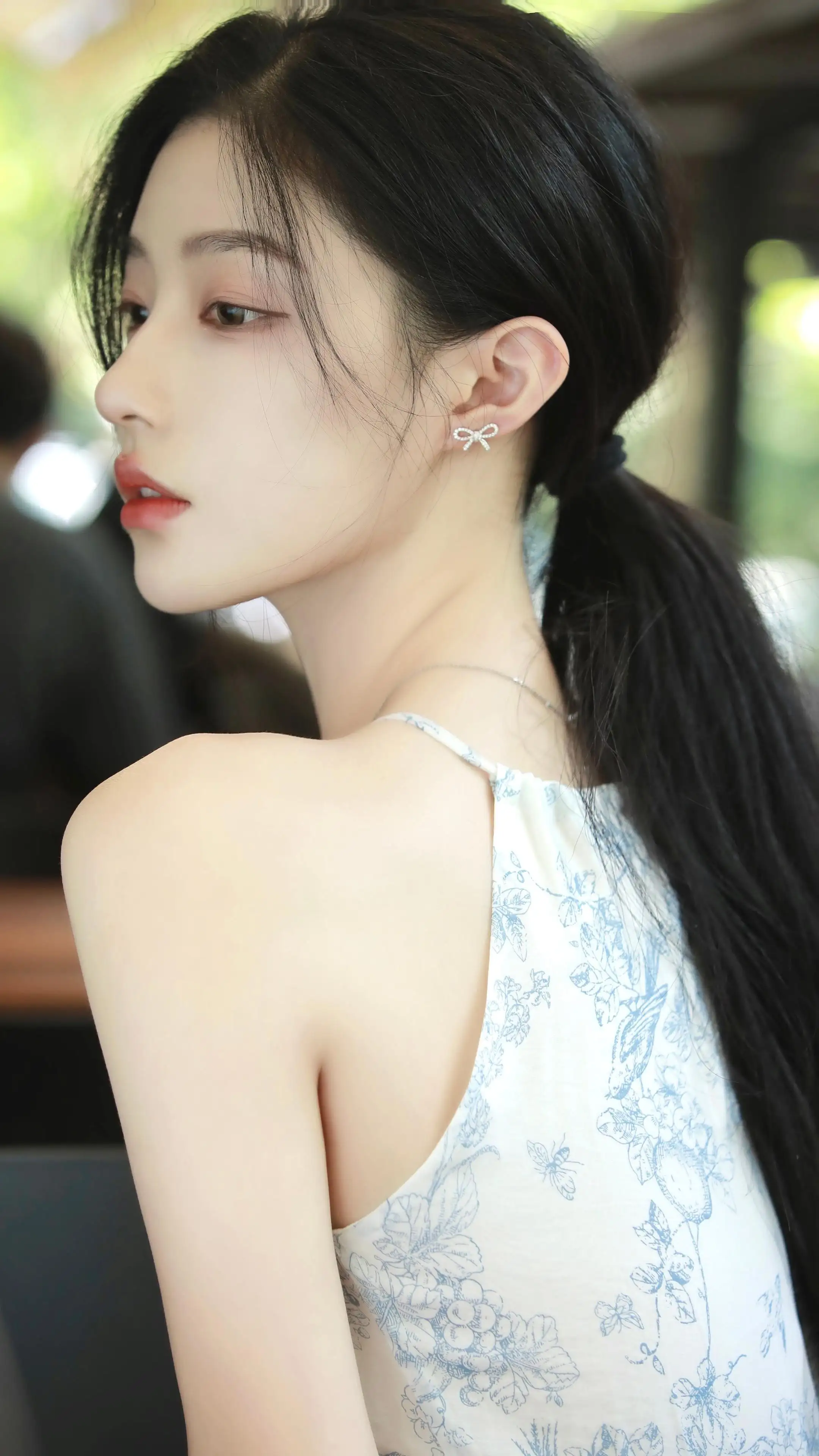 潘白雪侧颜美女全面屏4k
