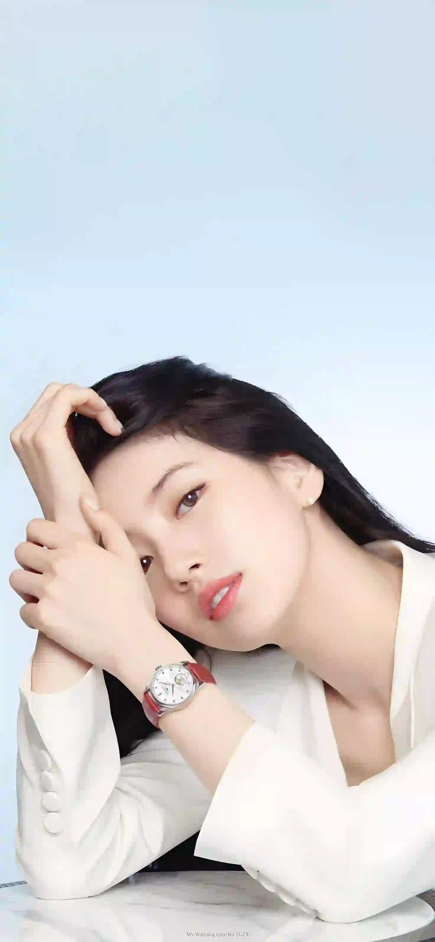 美女 长发美女 手表 白色衣服 个性穿搭