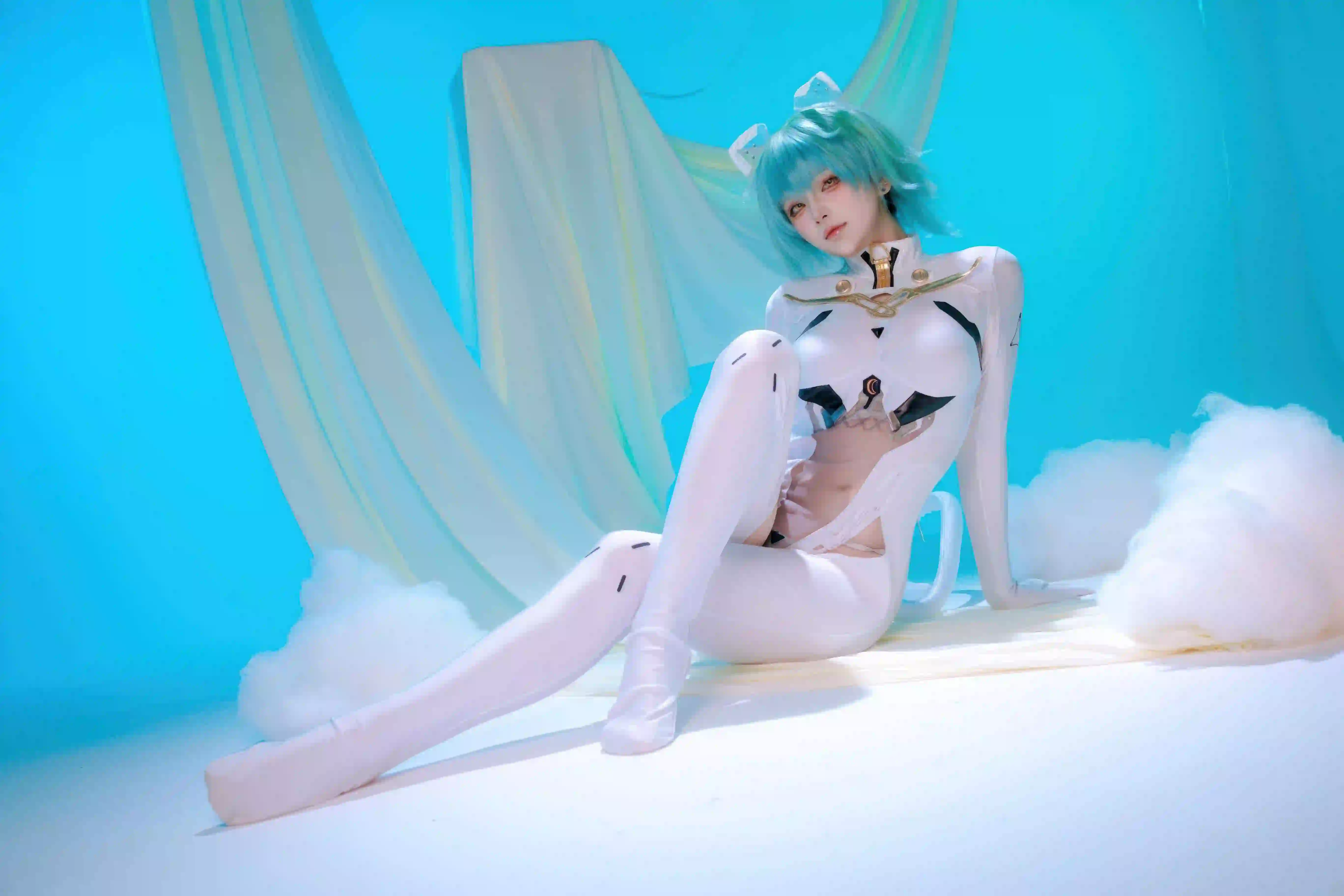 绿色短发 性感美女 长腿美女 性感姿势