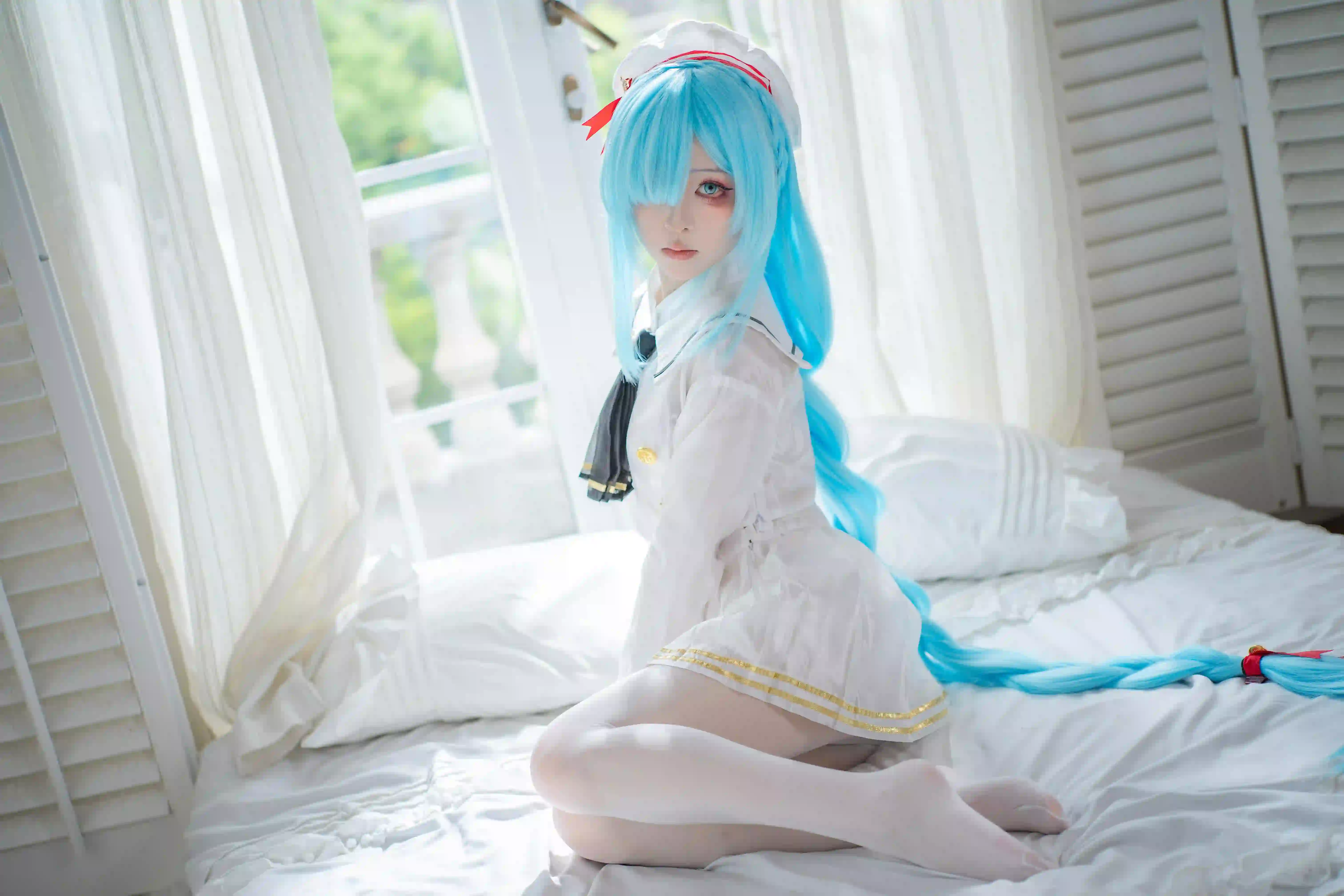 coser 蓝色头发 长腿美女 丝袜美女 美腿 白丝 居家写真 性感