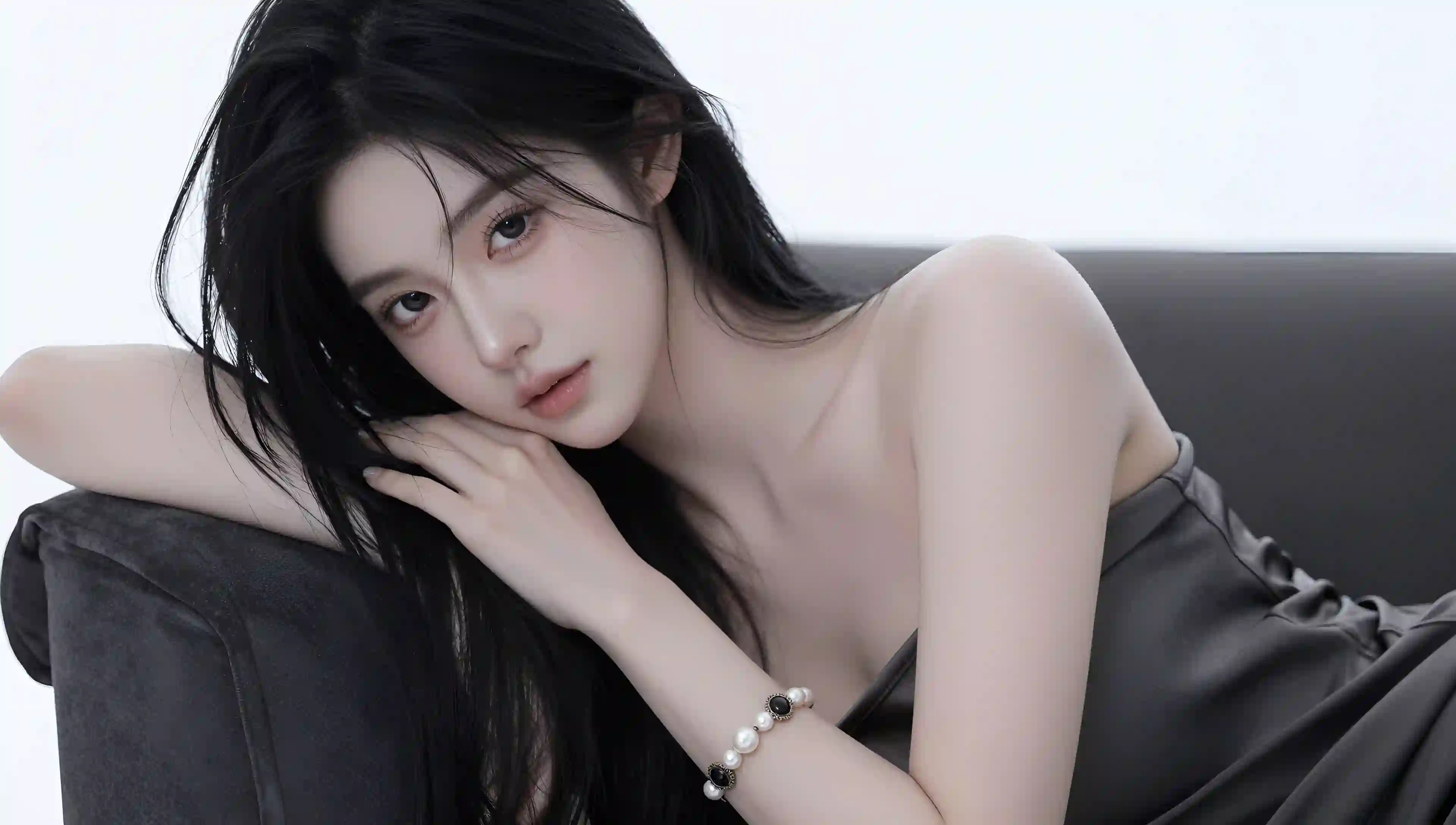 长发女孩 露肩装 珍珠手链 写真 唯美
