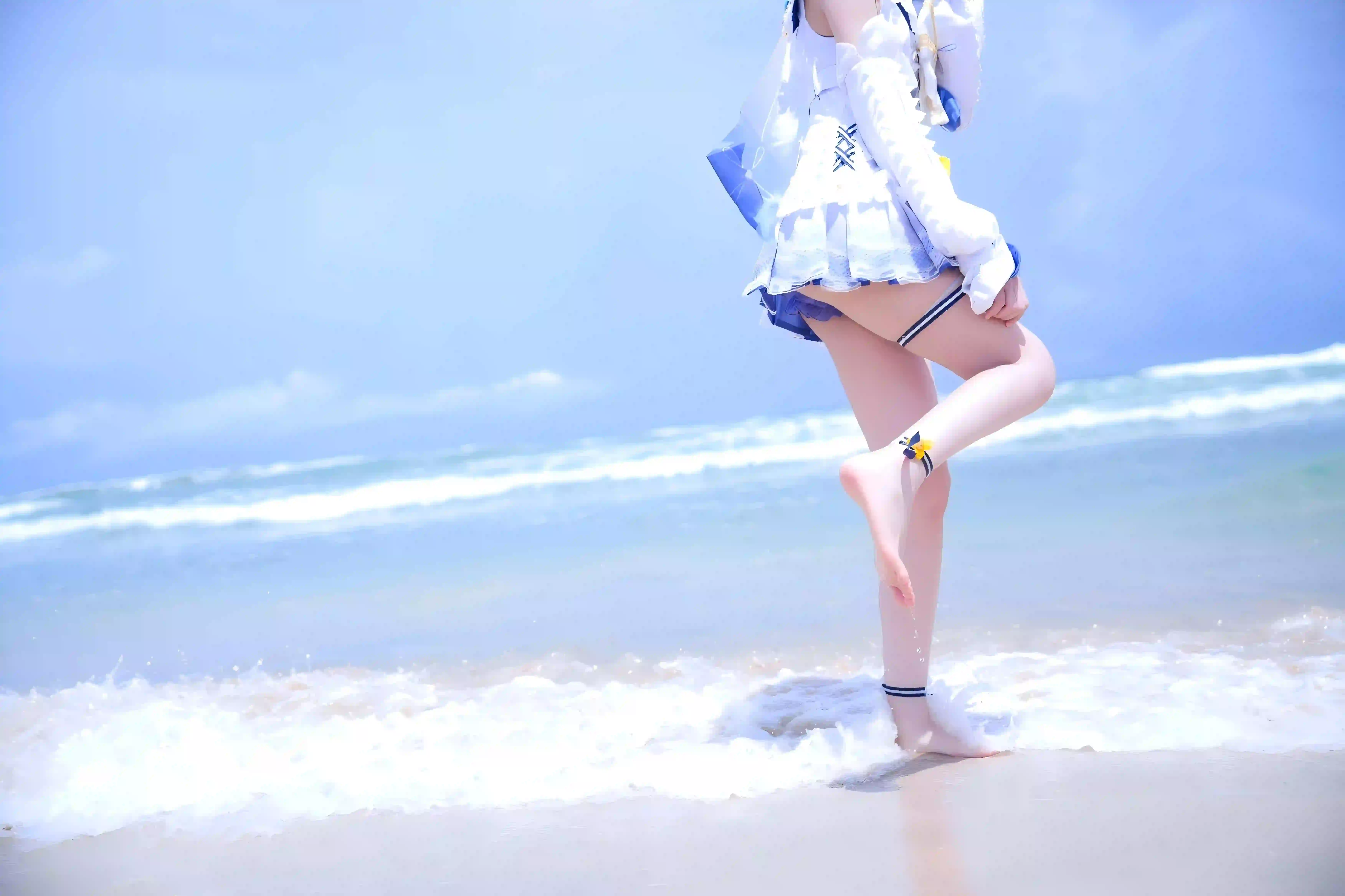 cosplay 户外写真 沙滩 天空 长腿美女 性感 海水
