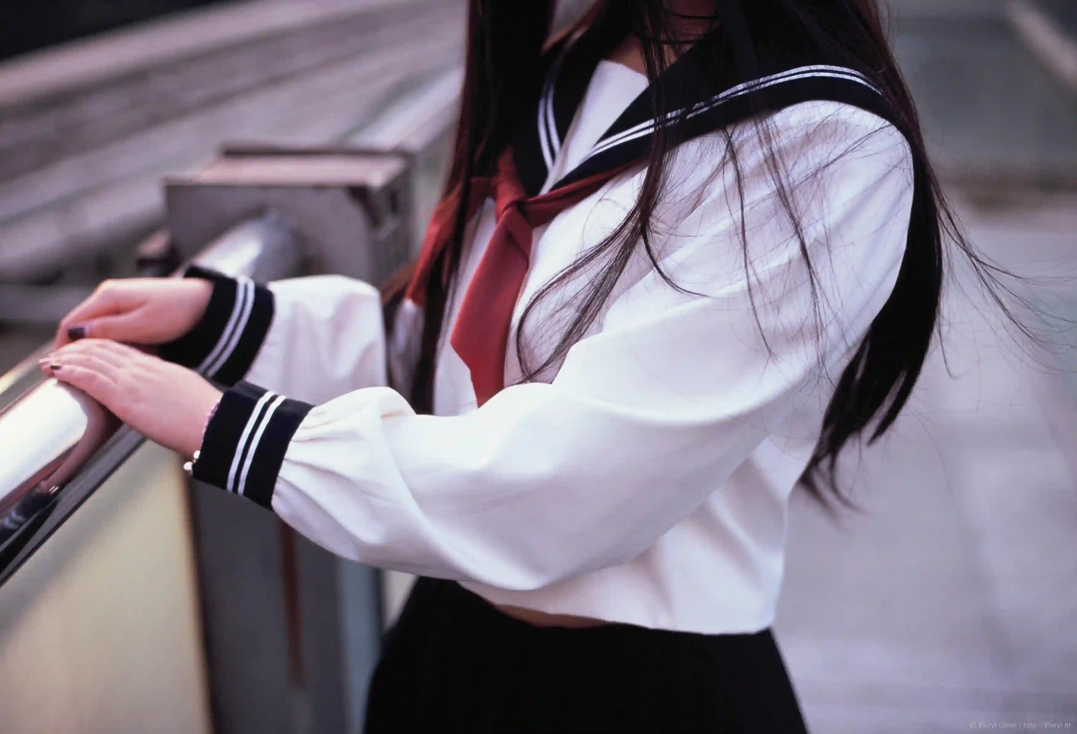 jk美女 长发美女 白色衣服 黑色裙子 户外