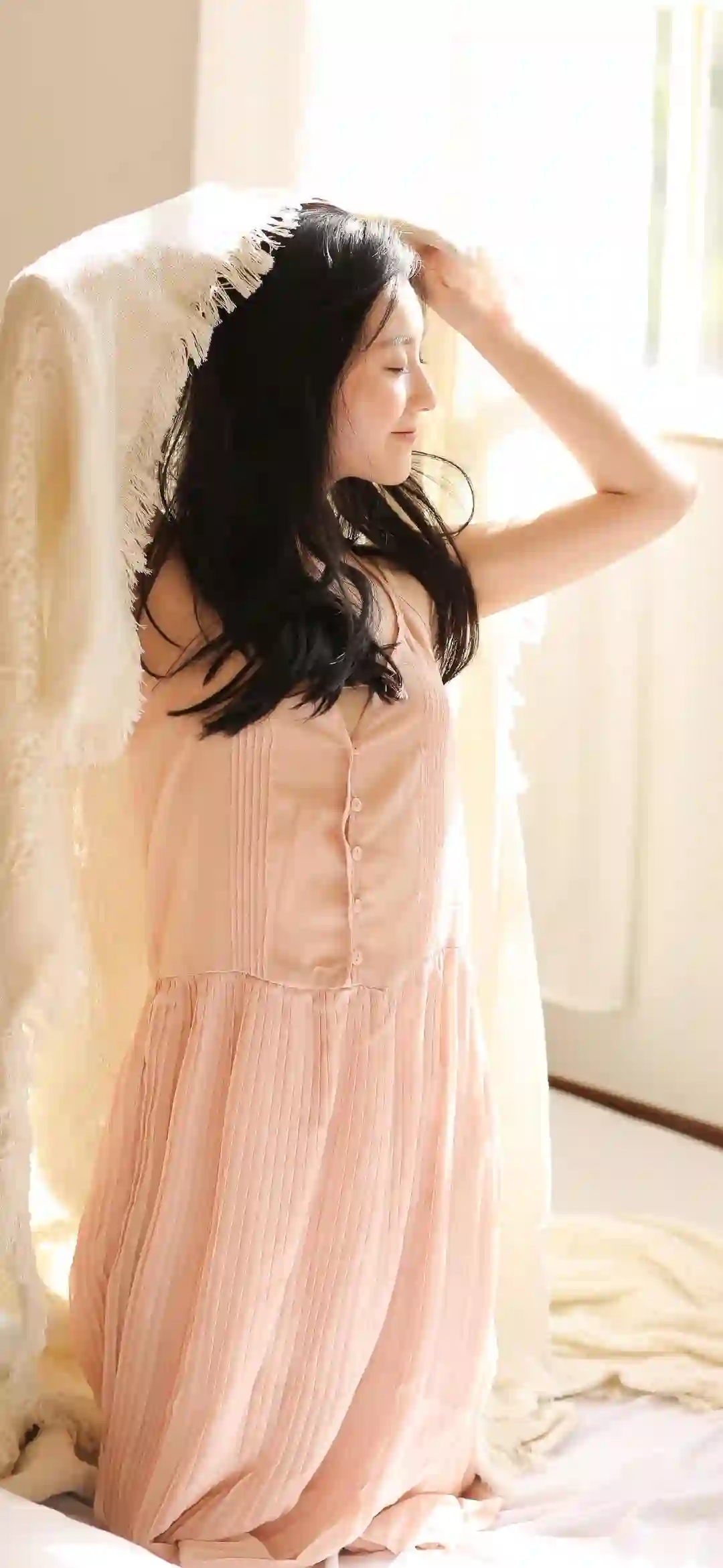 长发清纯美女  长腿美女 居家 粉红色长裙 