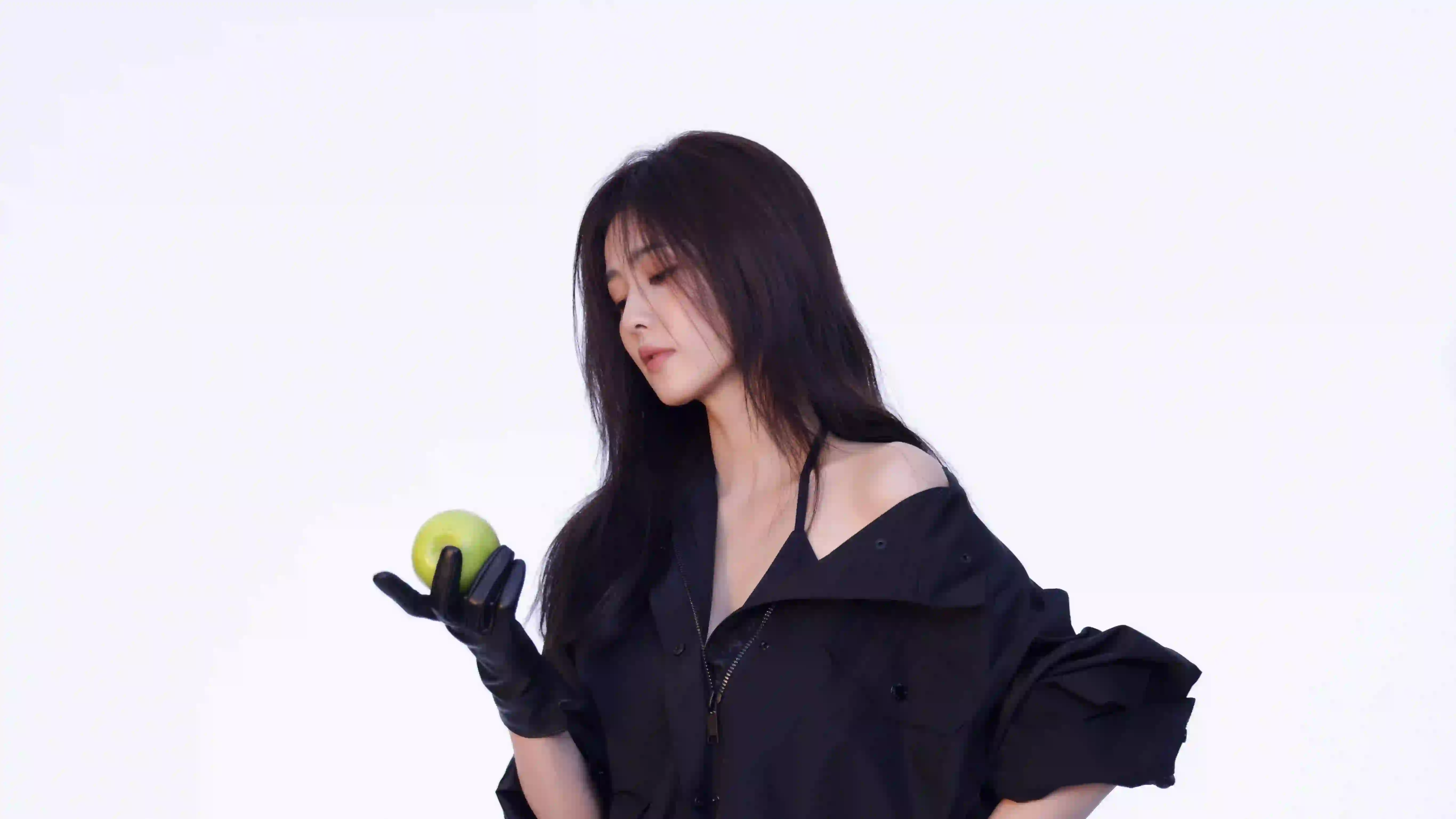 白鹿 长发性感美女 绿色苹果 性感吊带