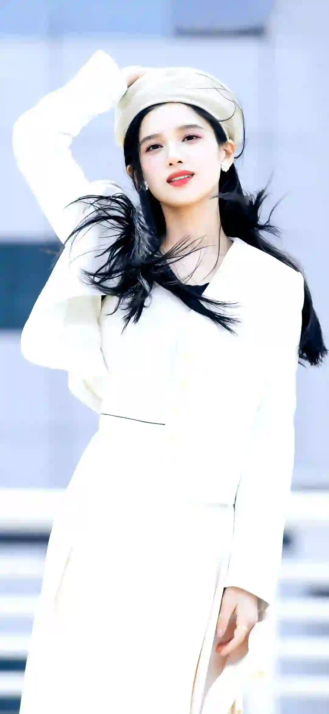 戴着帽子的长发美女 微笑  张婧仪