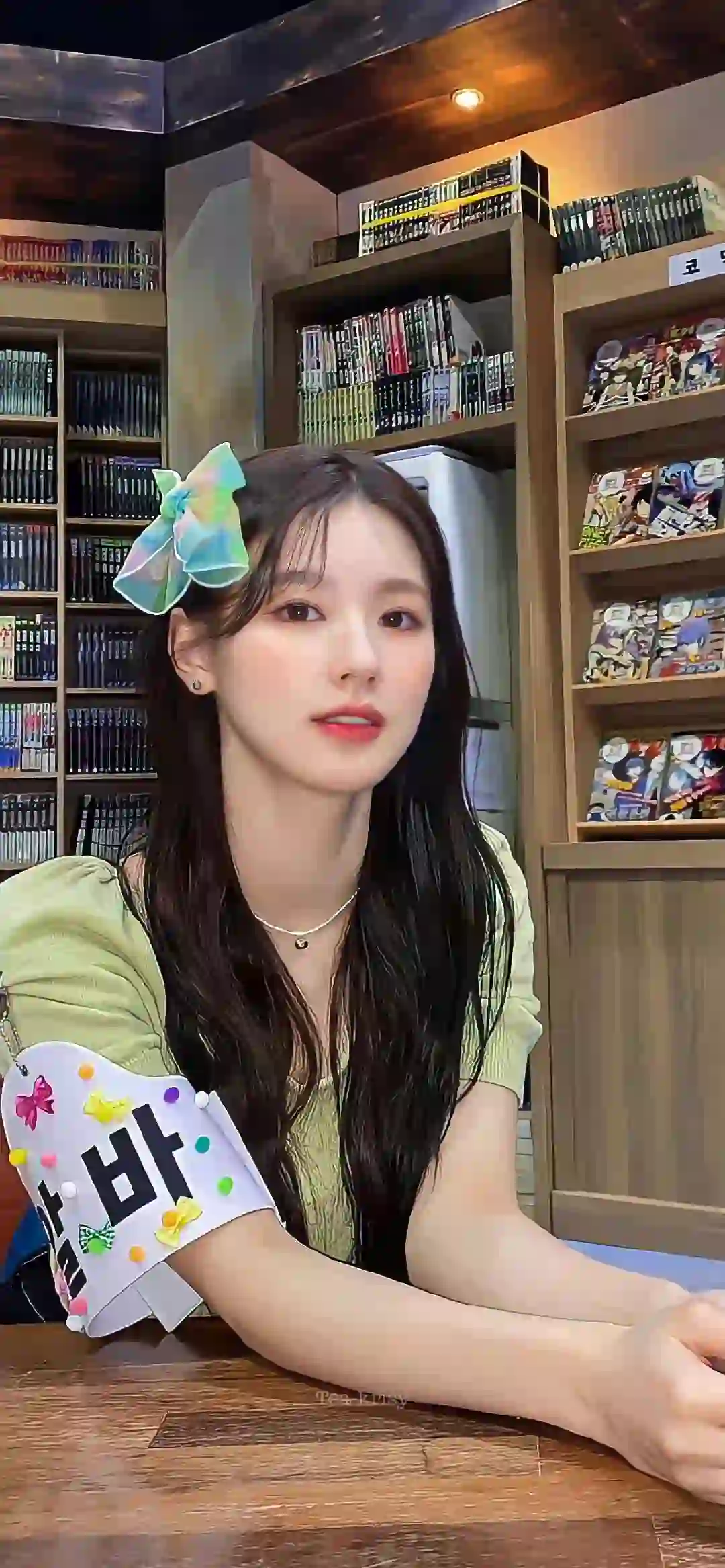 长发美女 项链 微笑女孩