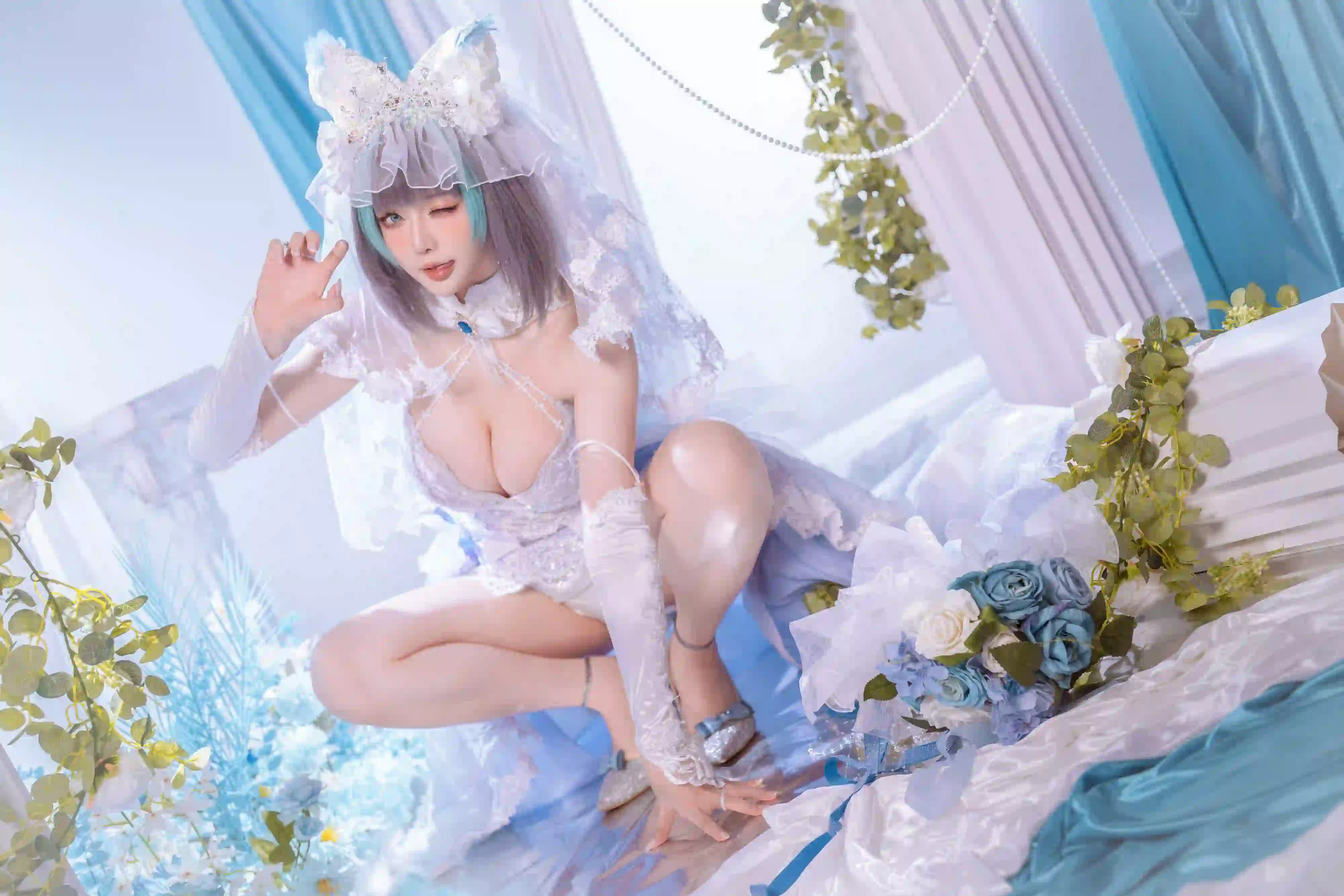 长发性感美女 白色婚纱 蓝色 绿色 植物