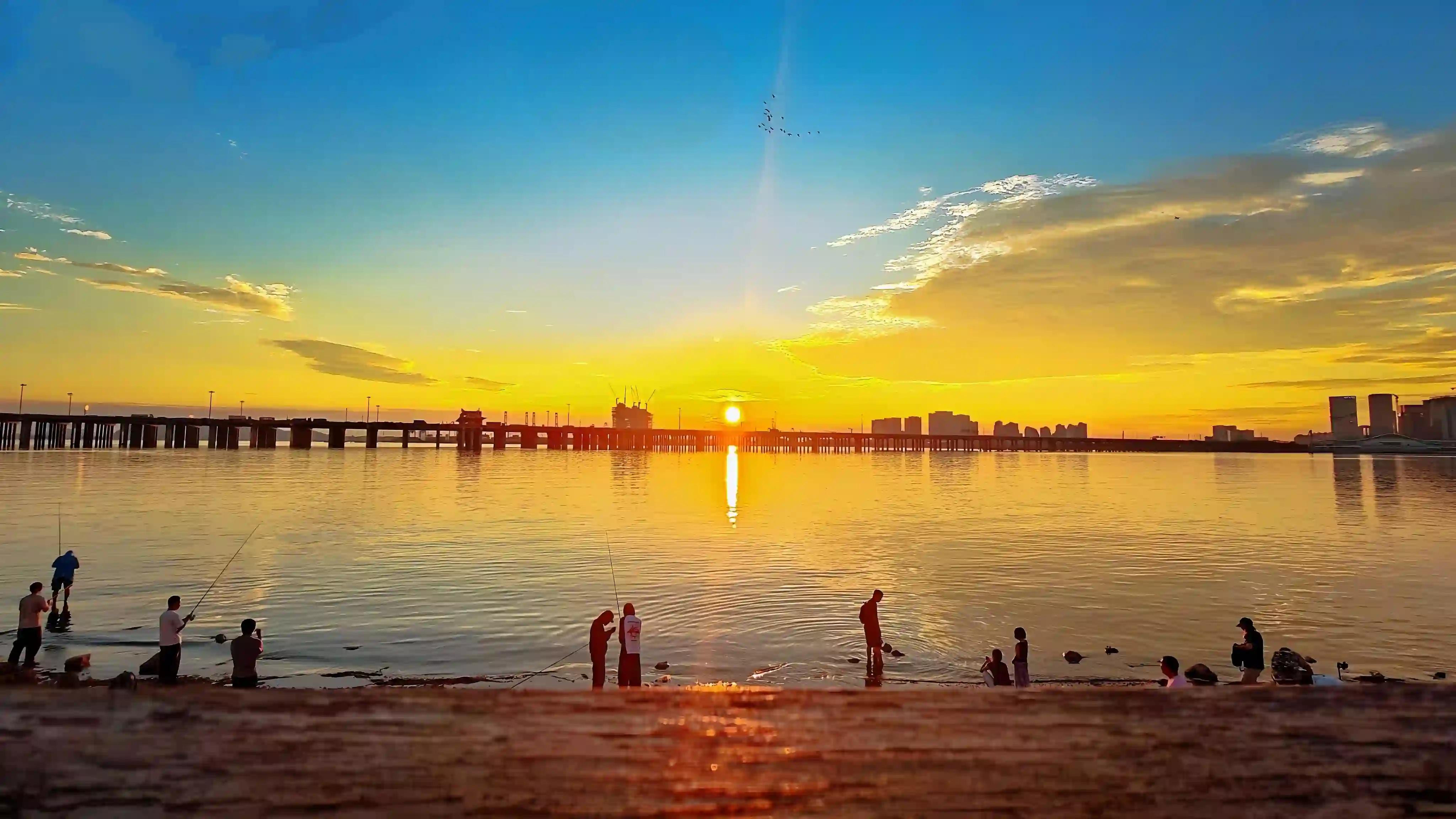 落日 夕阳 水面 桥梁 剪影 城市 垂钓 风景