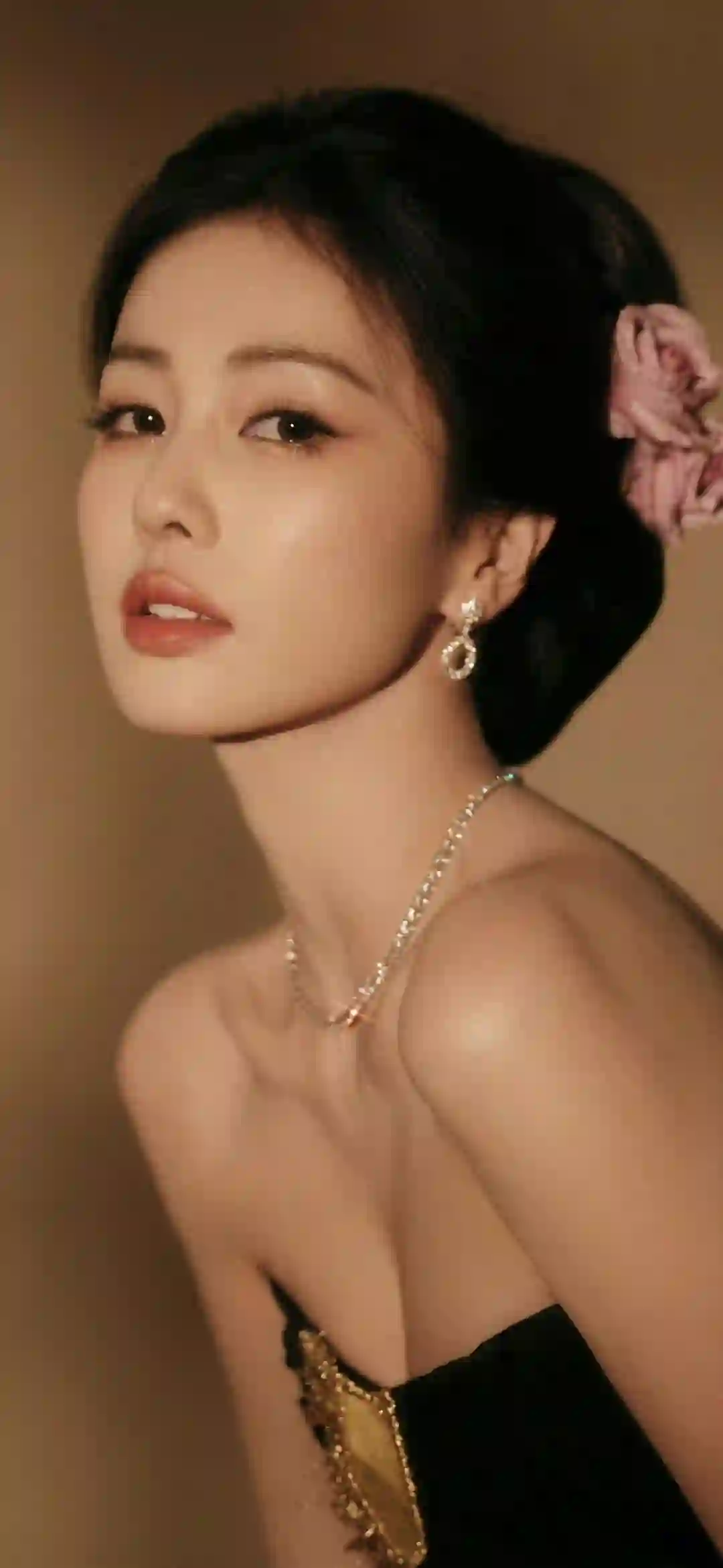 性感美女 黑色长裙 白鹿