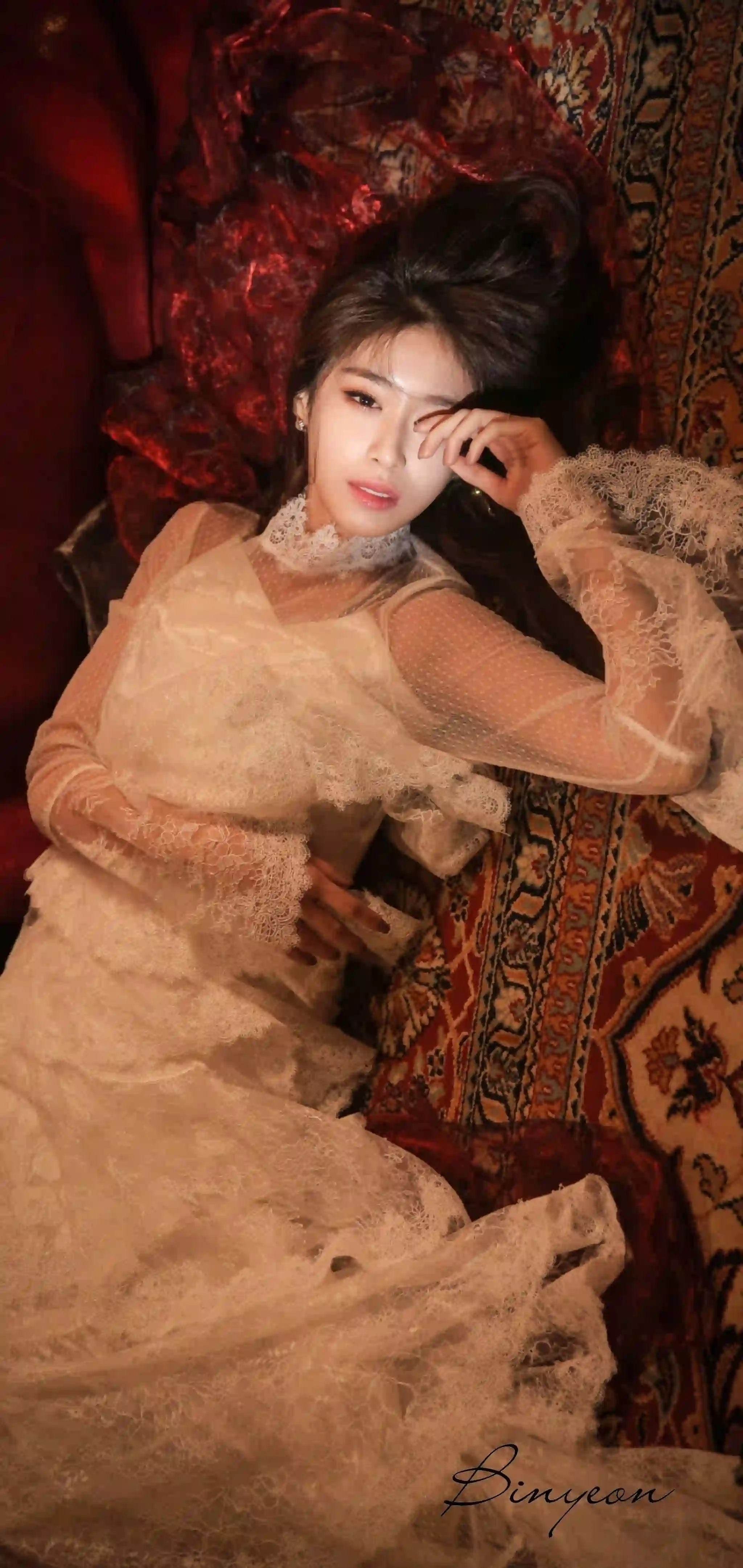 蕾丝长裙 美女 躺姿 复古氛围 人像摄影 暖色调