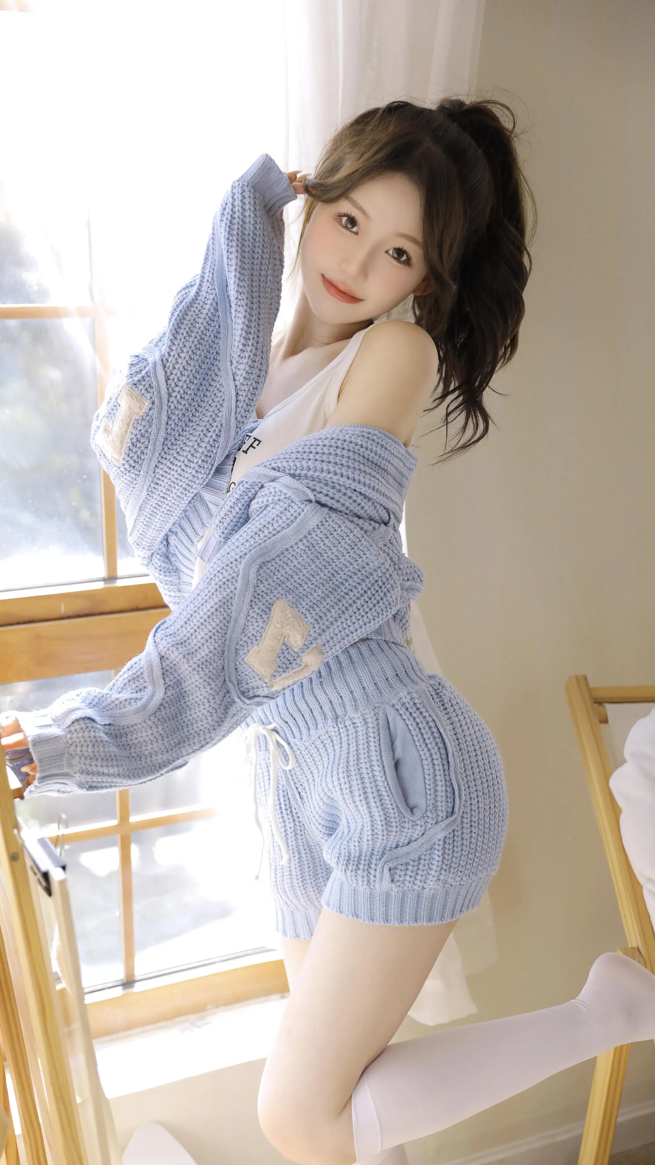 毛衣套装可爱美女