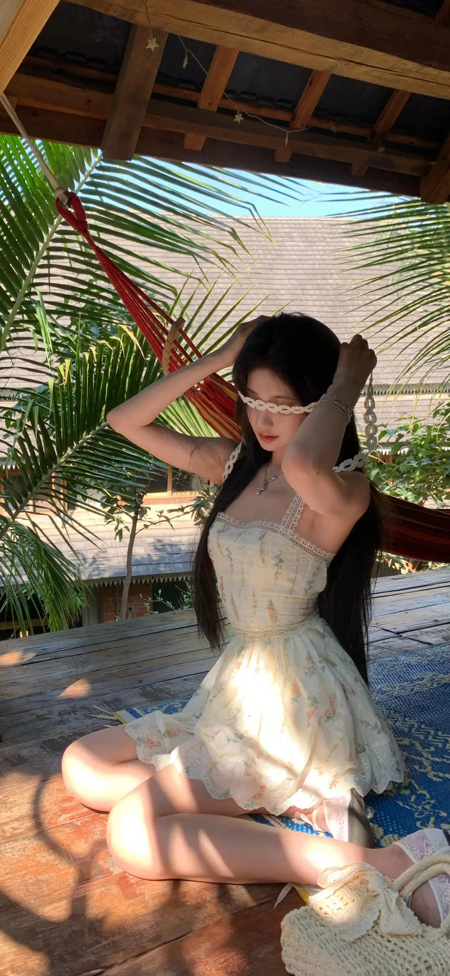 长发白裙美女｜长腿｜阳光