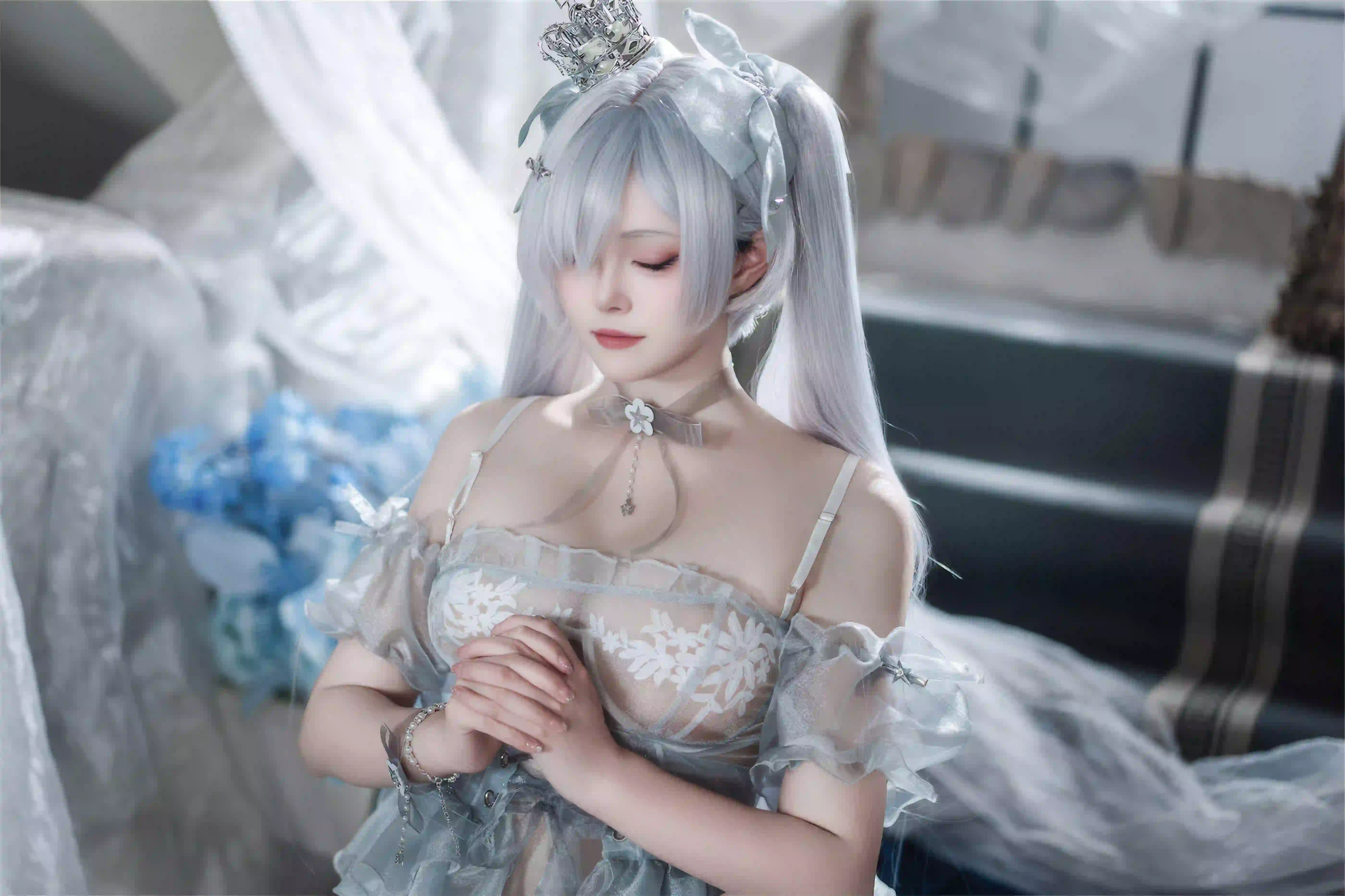 长腿美女 白色头发 白色裙子 性感美女 写真 闭眼祈祷