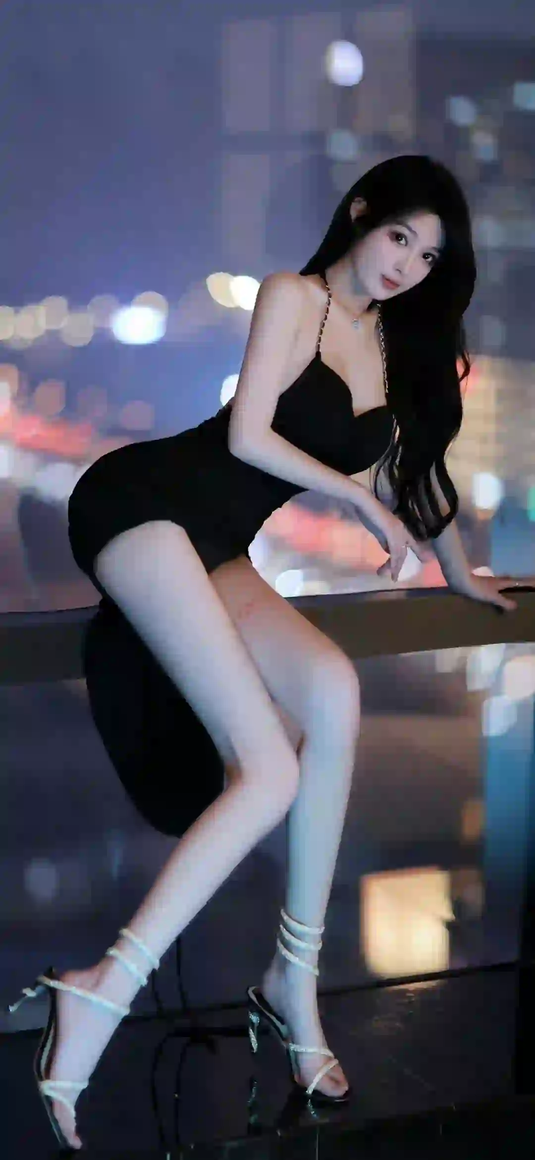 大长腿美女 城市夜景 长腿女孩 性感美女 黑色吊带美女