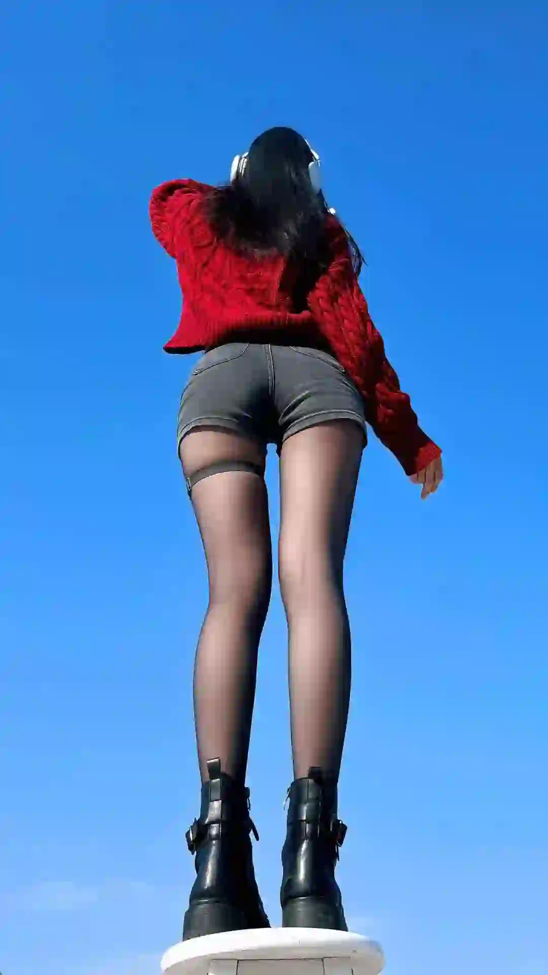 长腿美女 蓝天白云 性感美女 蓝天 丝袜 黑丝