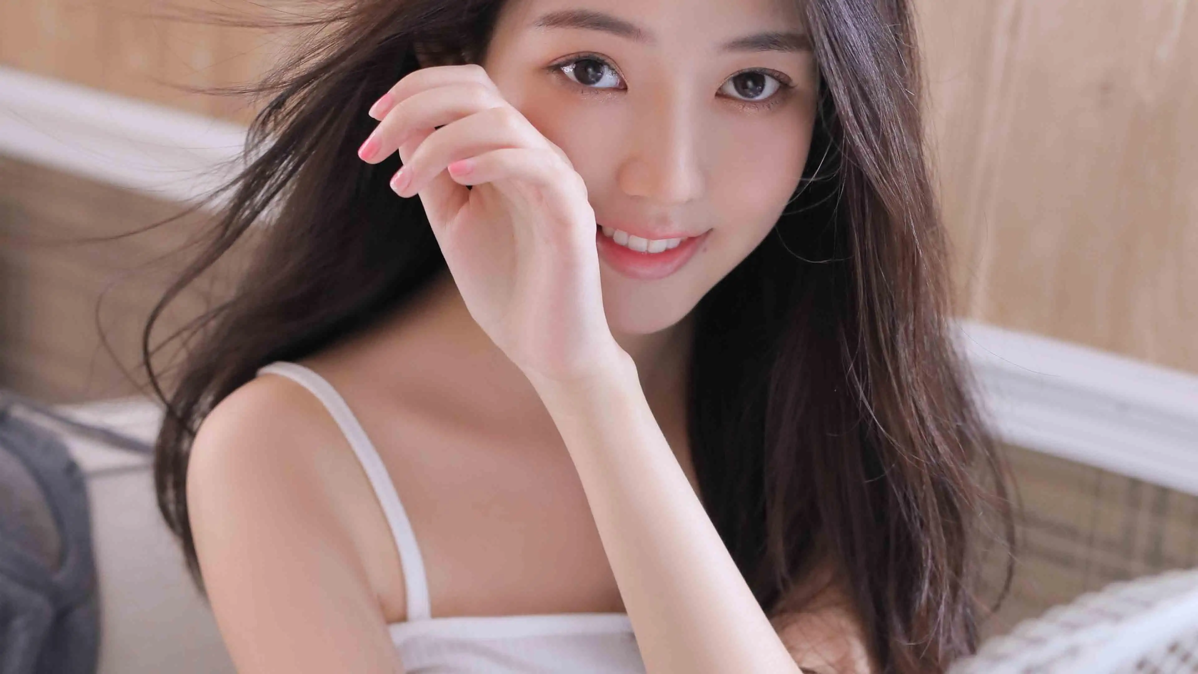可爱微笑居家美女
